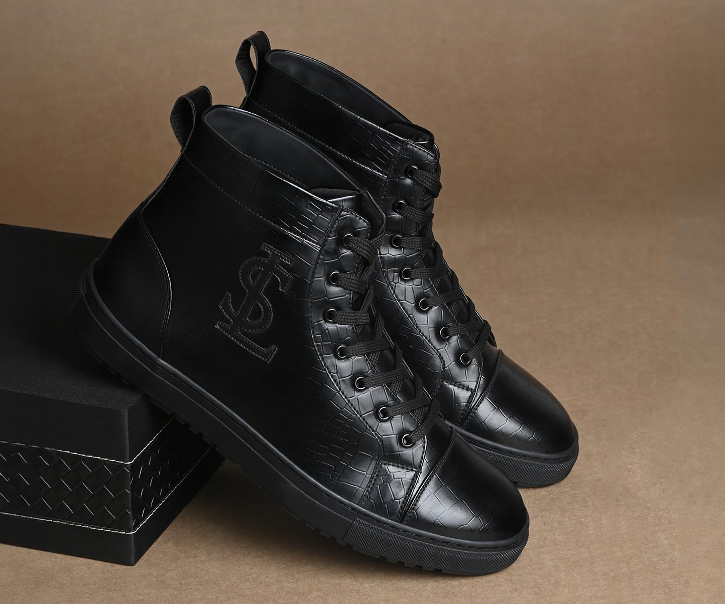 LOUIS STITCH Black Sneaker for Men | Comfortable Sneaker | LSP-SNK-AVI011-JB
