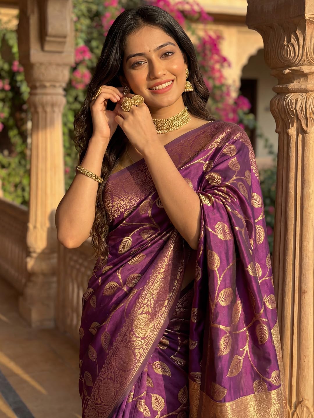 AKHILAM Women's Kanjivaram Woven Soft Silk Saree With Blouse Piece