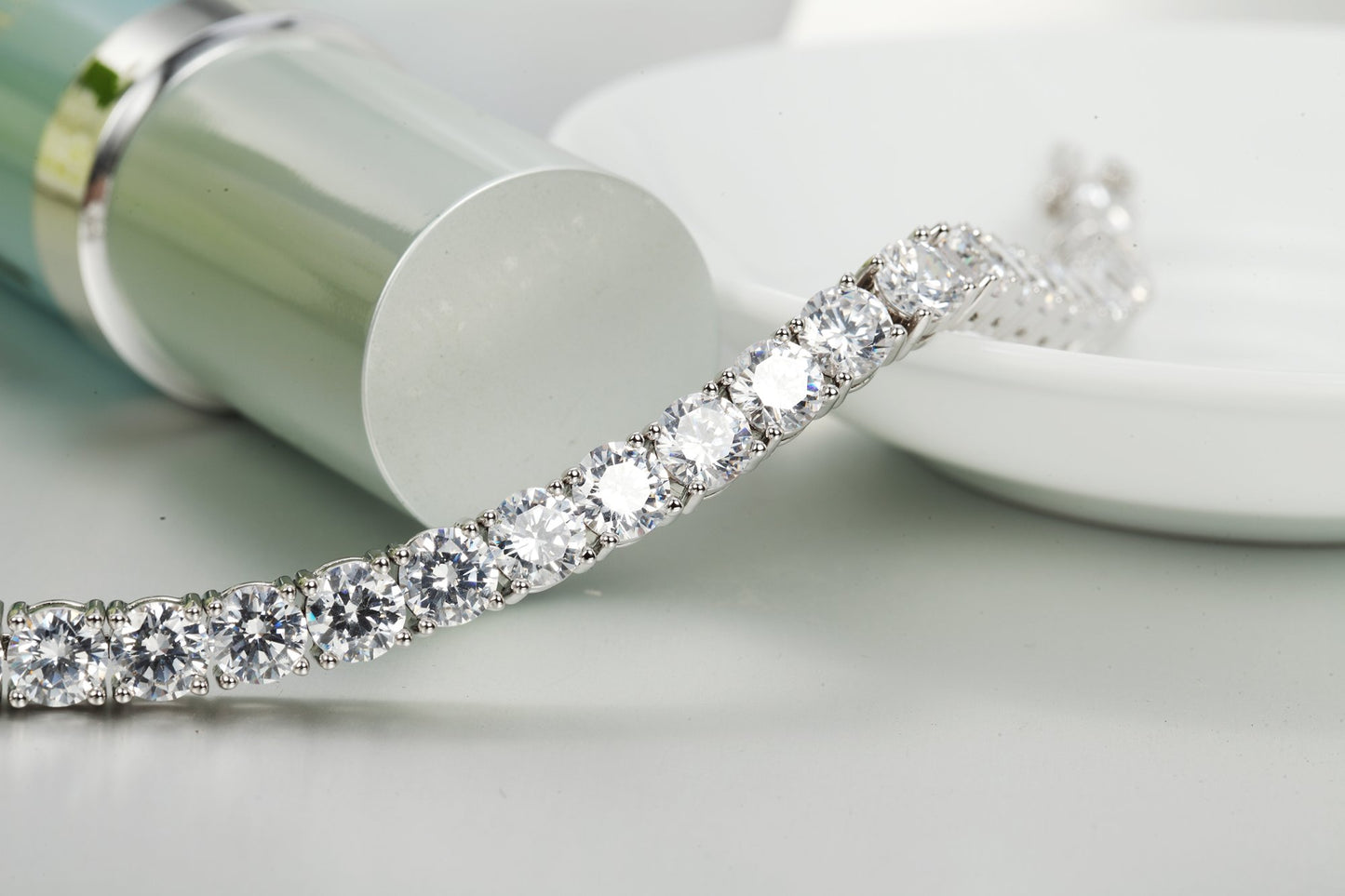 Ananth Jewels Made with Swarovski Zirconia Solitaire Pure Brilliance Bracelet for Women (Metal : Alloy)