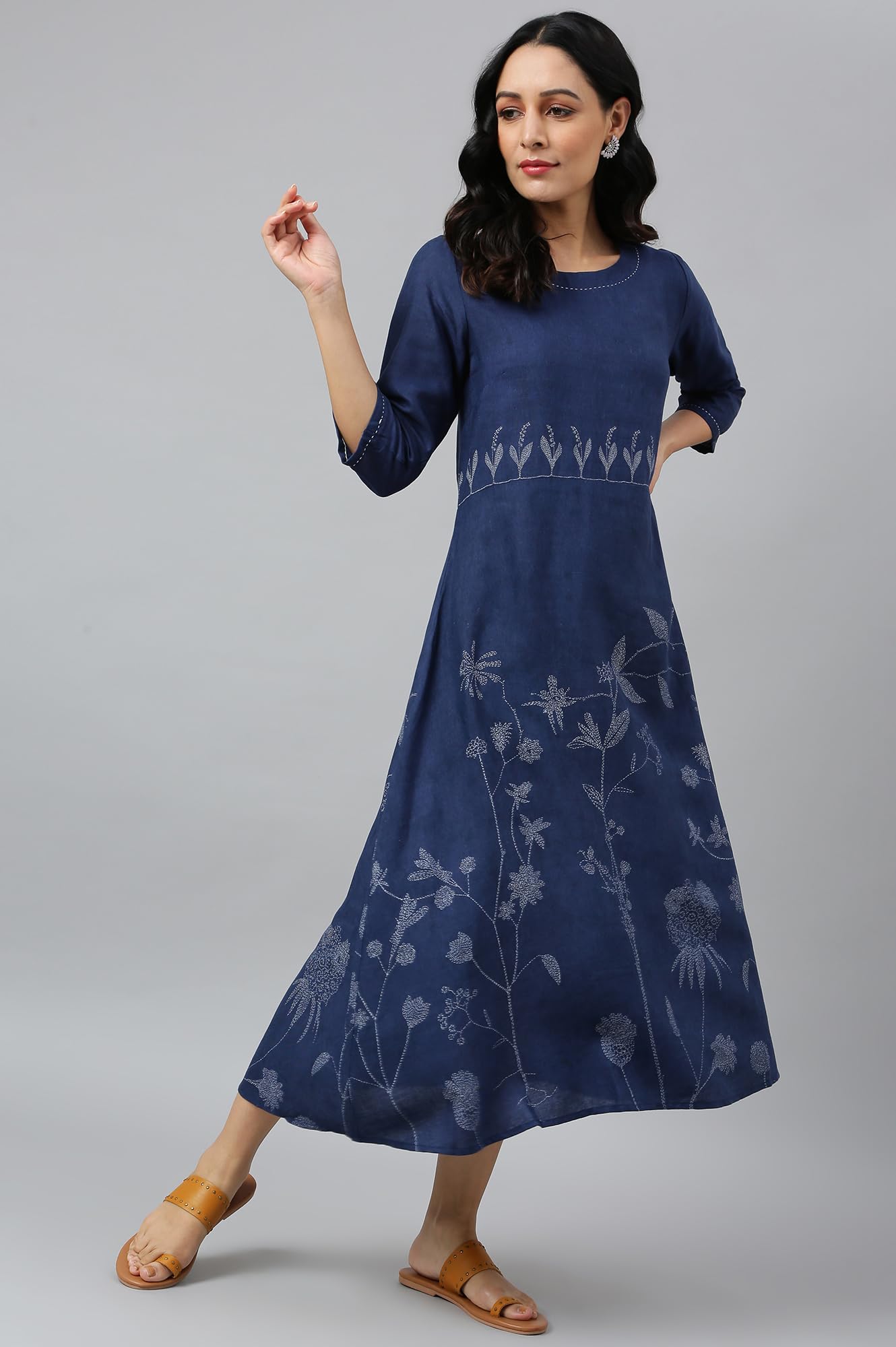 W for Woman Dark Blue Floral Kurta with Kantha Details_22AUW18087-118625_M