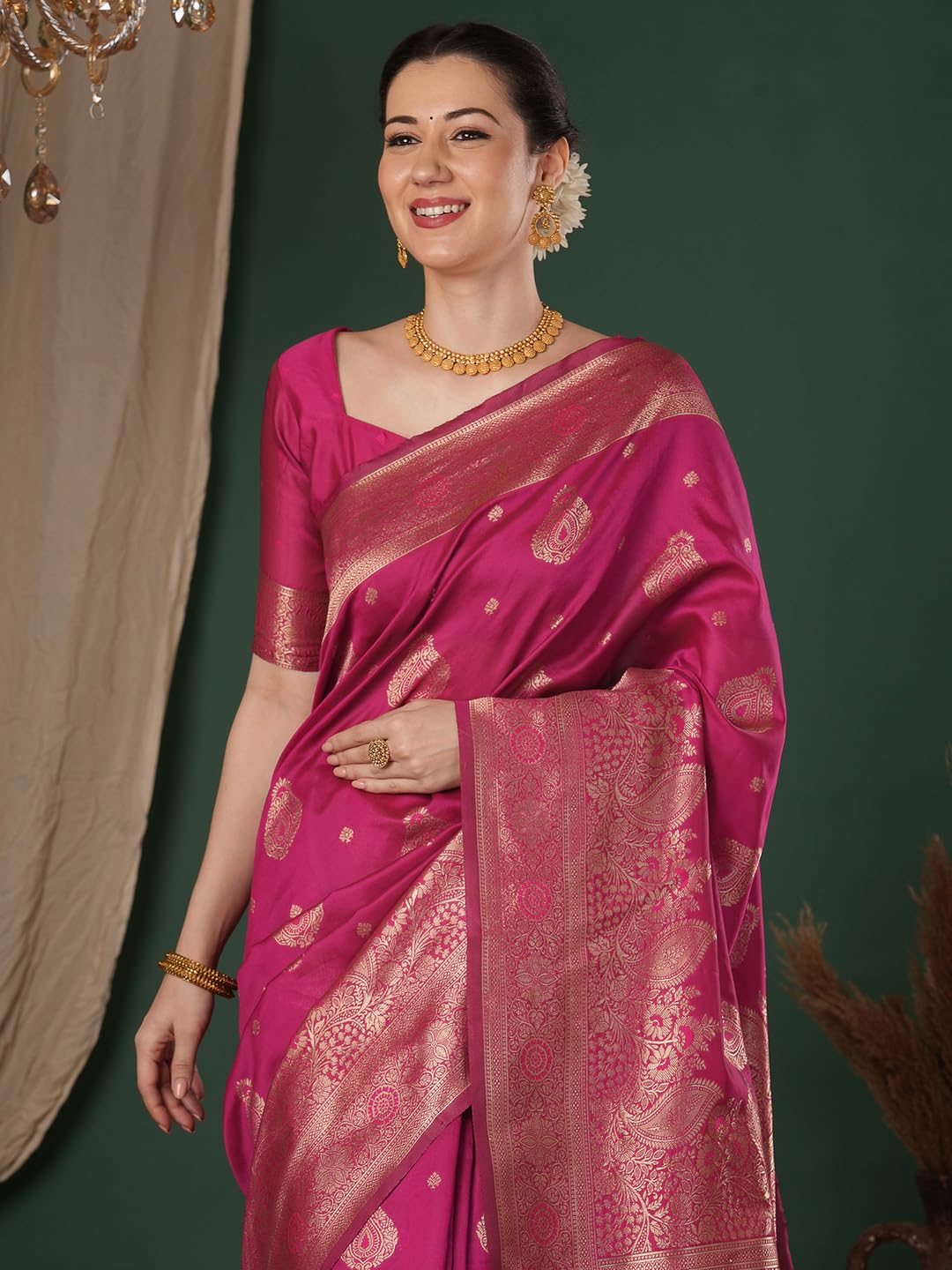 AKHILAM Women's Kanjivaram Woven Soft Silk Saree With Blouse Piece