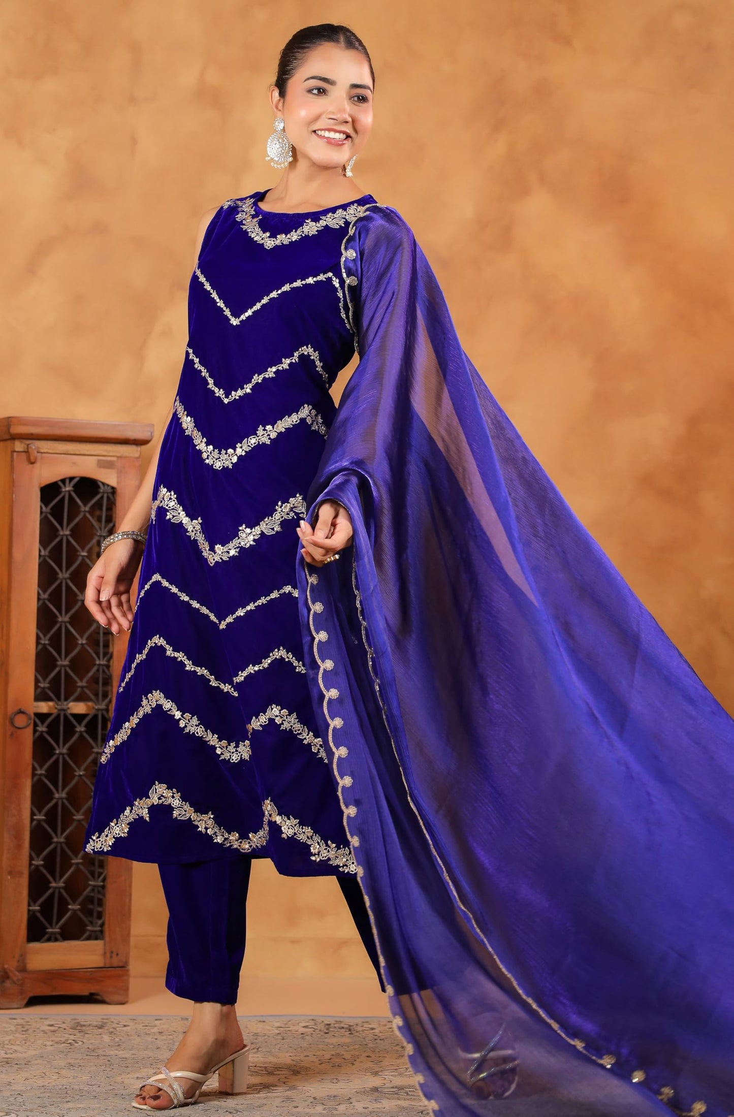 Janasya Women's Royal Blue Velvet Zari Embroidered Straight Kurta Set (JAB24ST00748-XS)