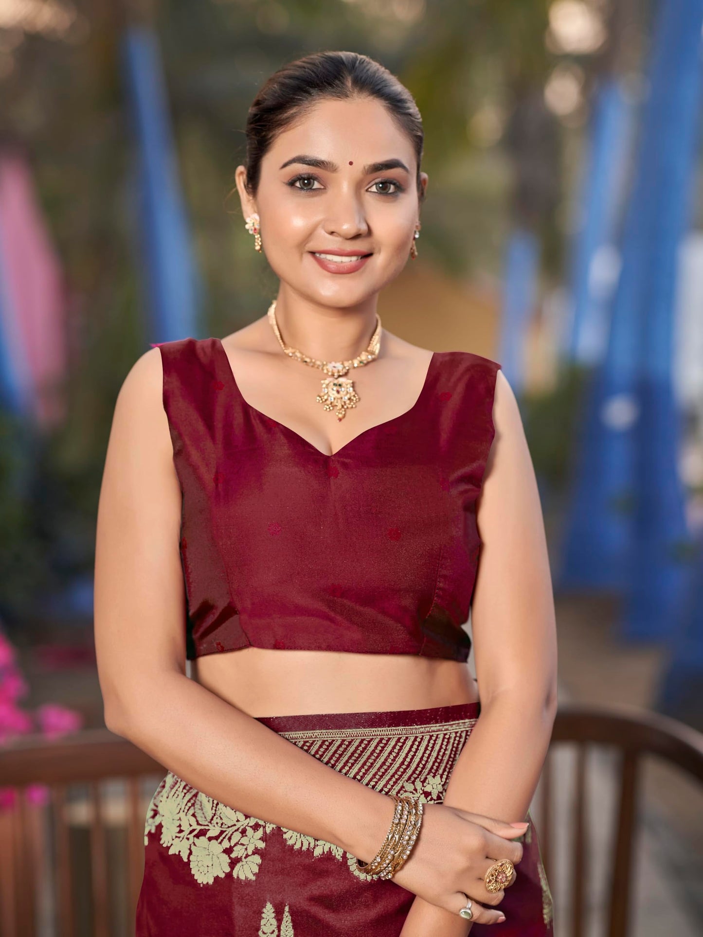 MANOHARI Women's Most Trendy Banarasi Woven Maroon Saree With Heavy Jacquard Work Saree With Blouse Piece