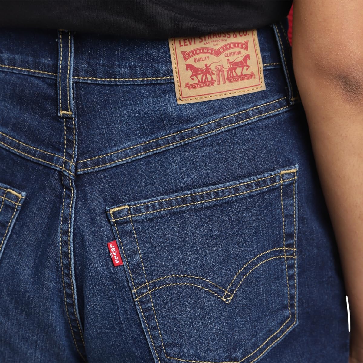 Levi's Women's Loose Tapered Fit High-Rise Mid Rise Jeans Blue, 34