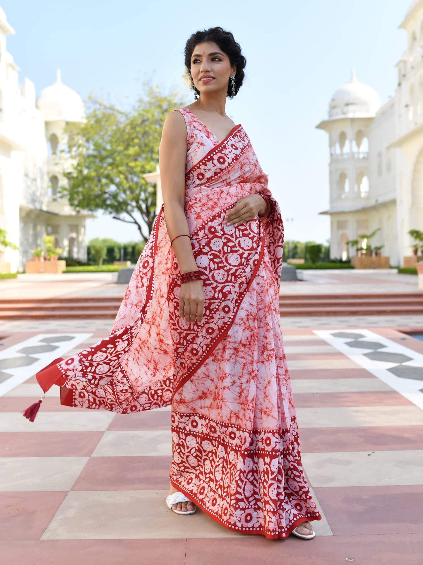 Aaheli Women's Cotton Pranavi Floral Batik Saree | Red | Free Size | SAR-065 Red