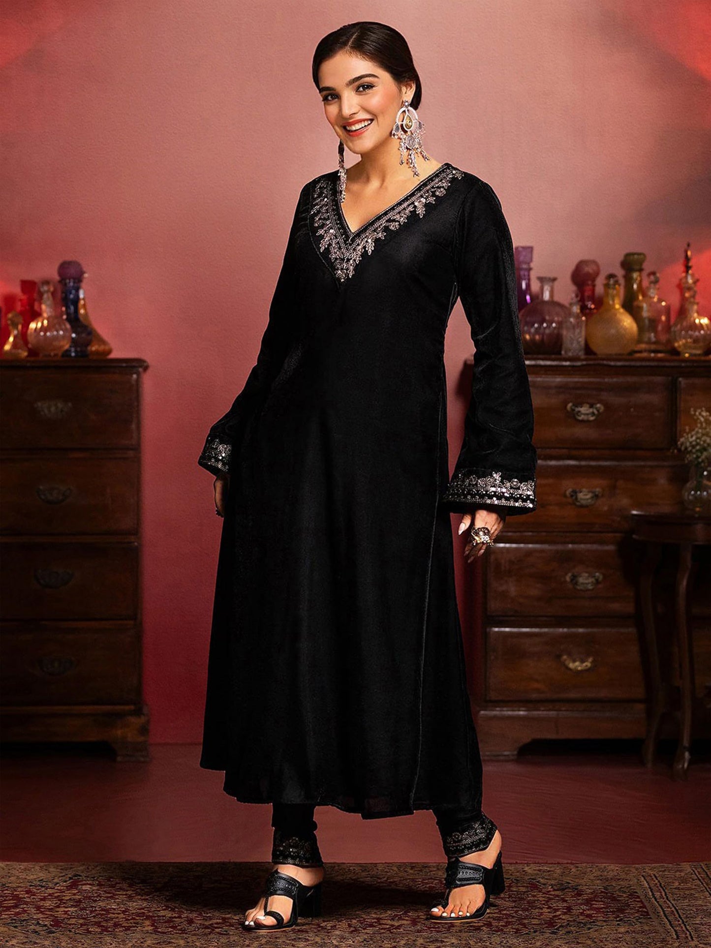 TRENDMALLS Women's Velvet Embroidery Salwar Suit Set Kurta Pant with Dupatta (G322-Black-XL-)