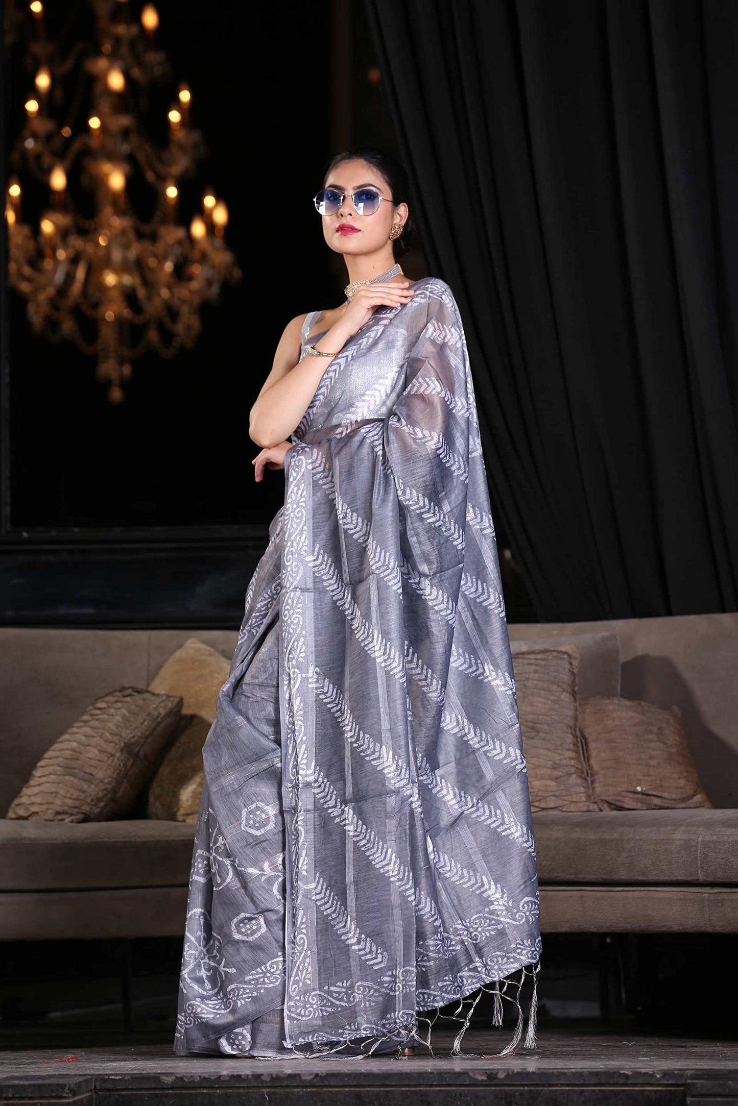 KARAGIRI Womens Digital Print Viscose Grey Saree With Blouse Piece