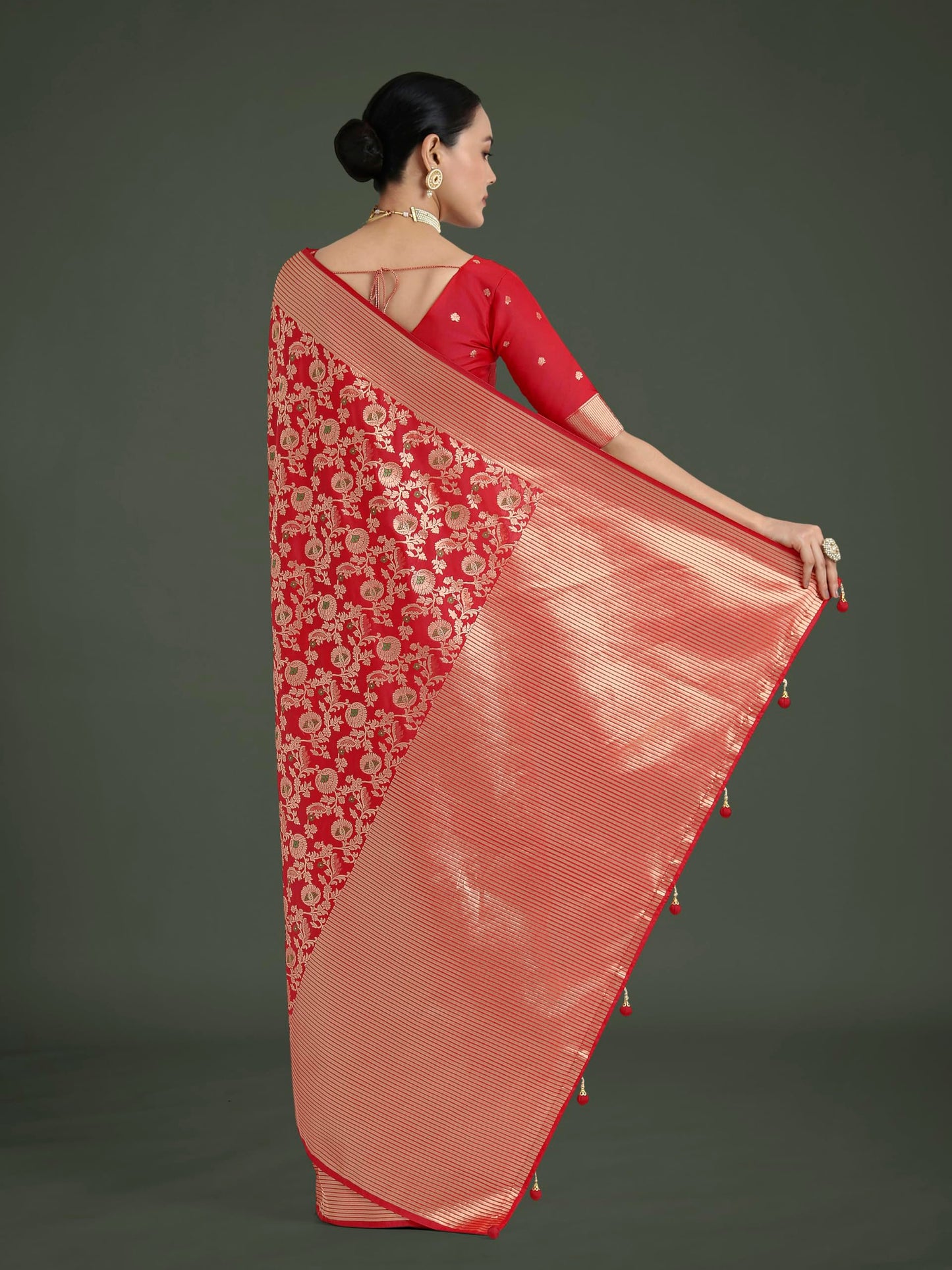 Monjolika Fashion Women's Graceful Banarasi Silk Saree In Classic Zaal Pattern & Rich Zari Woven Pallu comes with Unstitched blouse (14000_Color)