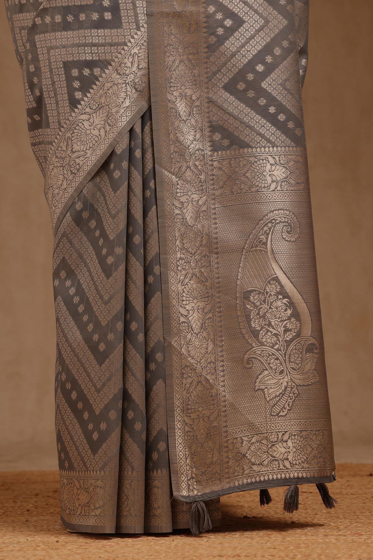 Soch Womens Grey Linen Woven Design Saree