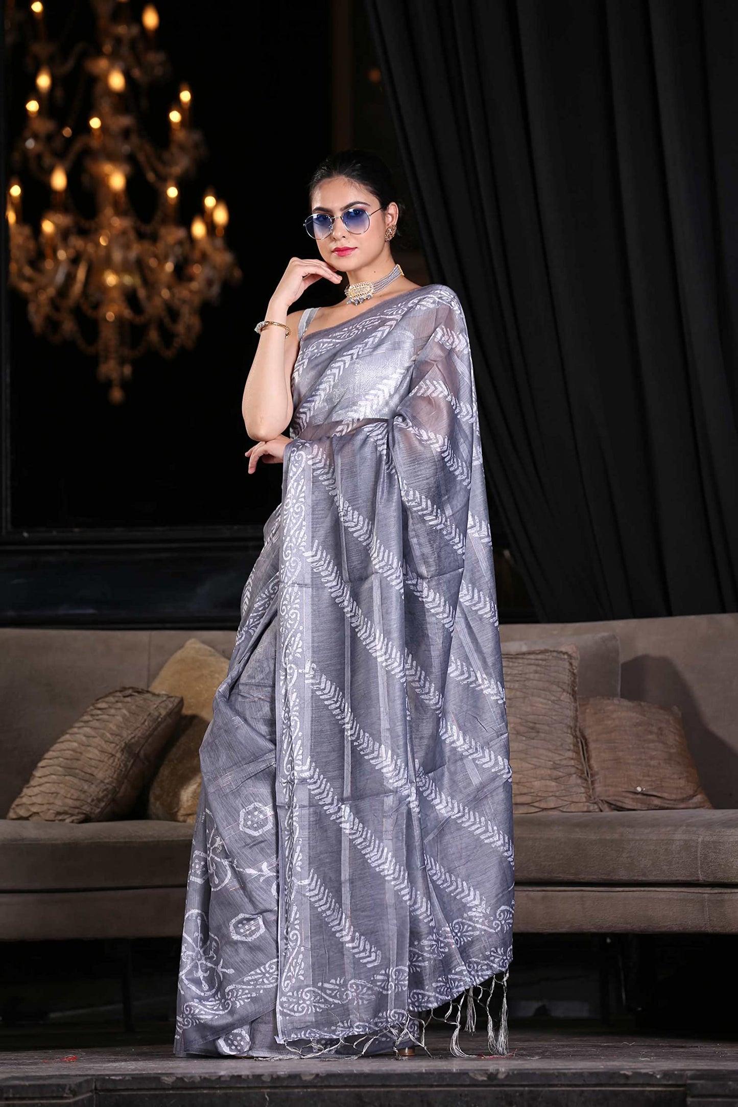 KARAGIRI Womens Digital Print Viscose Grey Saree With Blouse Piece