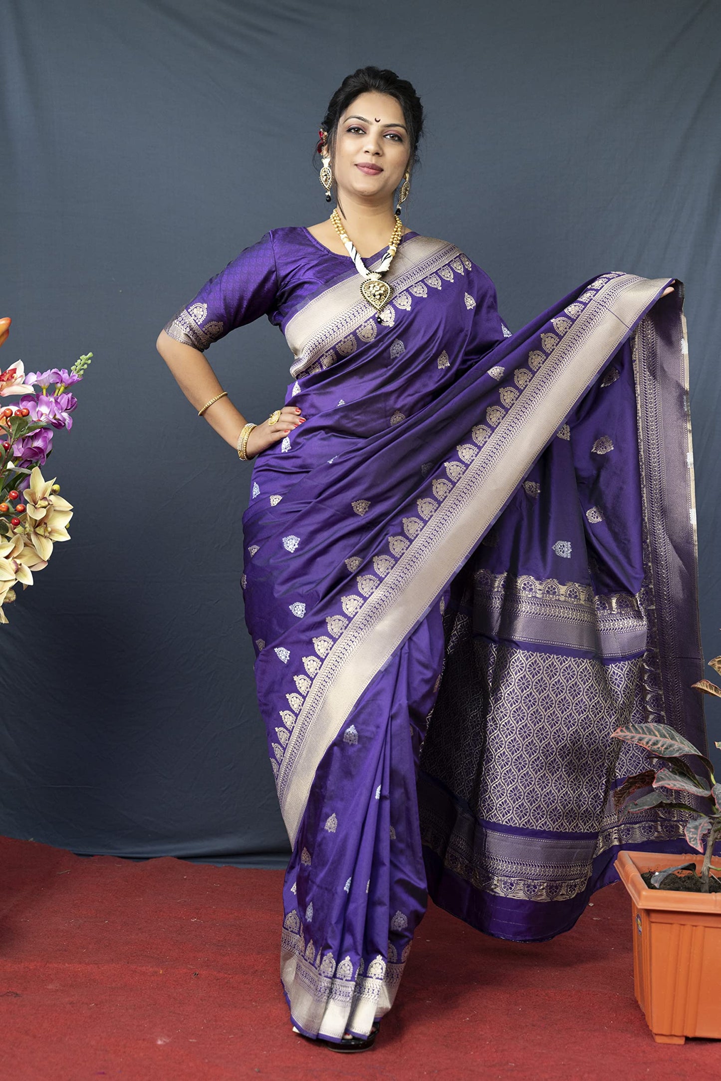 AMIRAT Women's Banarasi Silk Saree With Golden Zari Woven With Blouse Piece (Purple)