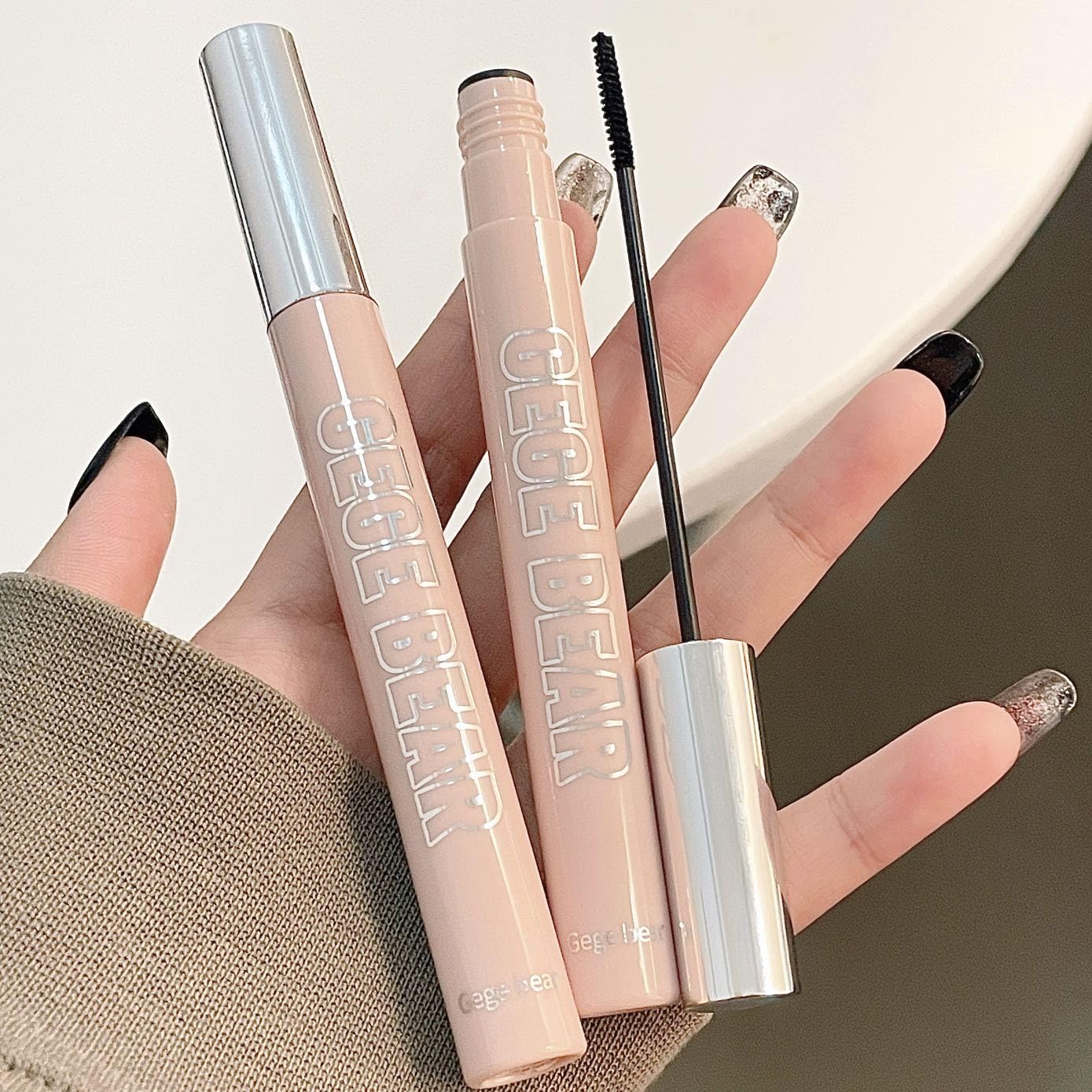 Gege Bear Long & Curl Mascara – Waterproof, Smudge-Proof & Sweat-Resistant | Long-Lasting Lash Lift & Volumizing| Ultra-Lengthening, Clump-Free & Lightweight Formula for Natural & Dramatic Eye Makeup | High-Pigment Black & Brown Mascara for Thick, Defined