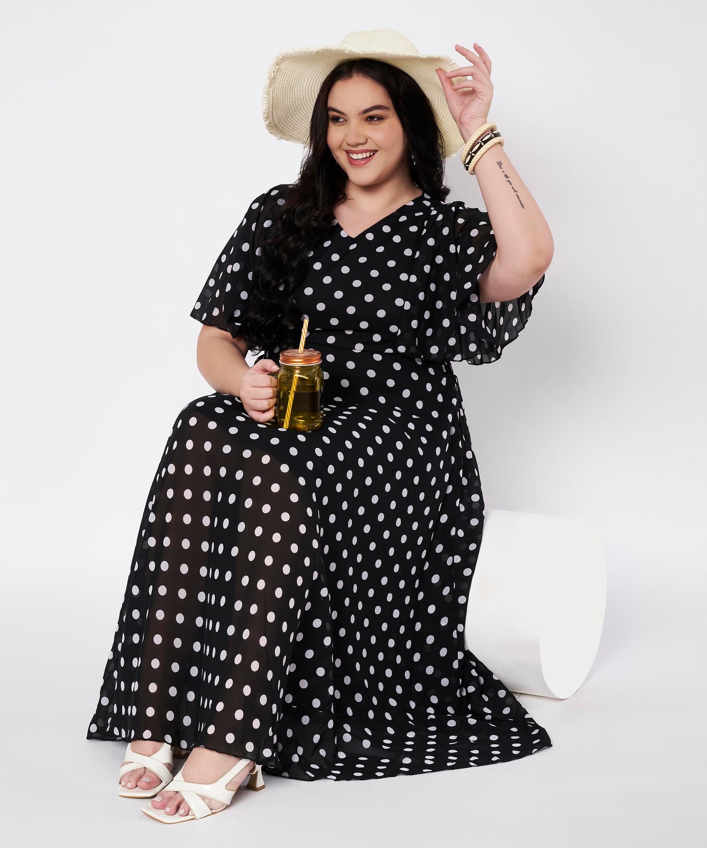 HELLO DESIGN Women Plus Size Fit and Flare V-Neck Polka Dot Maxi Dress (White_3X-Large)