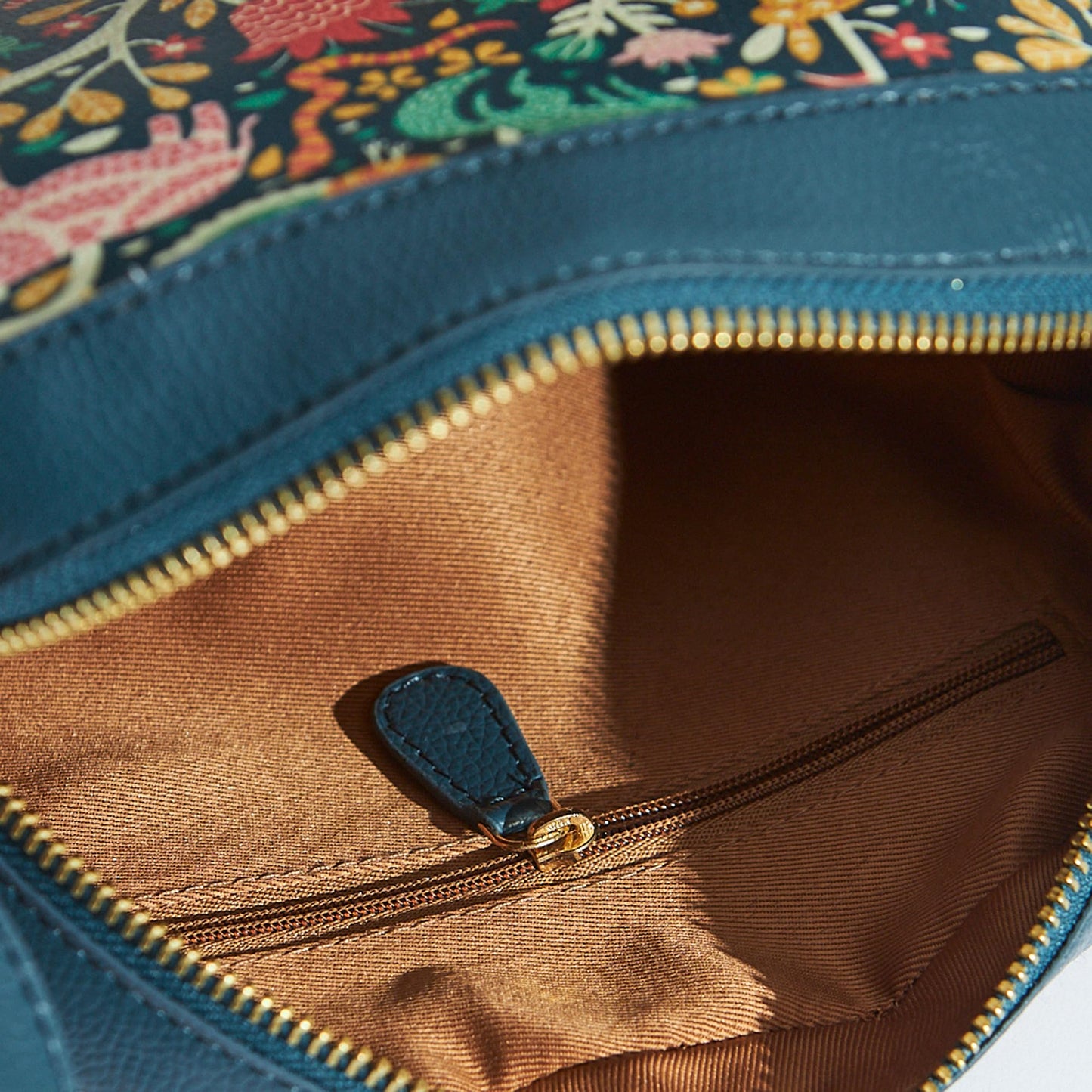 Chumbak Crossbody Sling Bag for Women | Stylish Printed Canvas Box Sling bag | Multipurpose Daily use Bag for Office/College/Travel