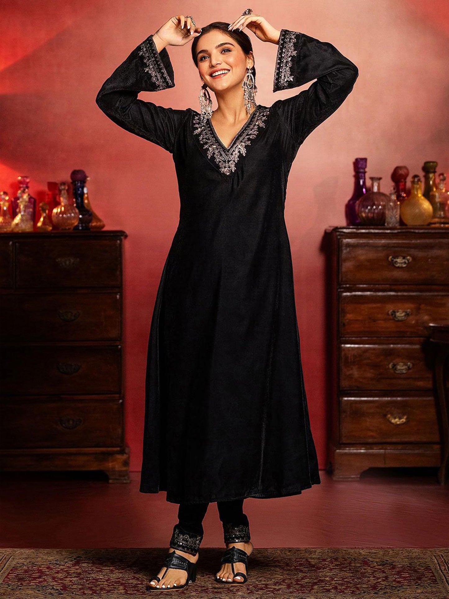 TRENDMALLS Women's Velvet Embroidery Salwar Suit Set Kurta Pant with Dupatta (G322-Black-XL-)