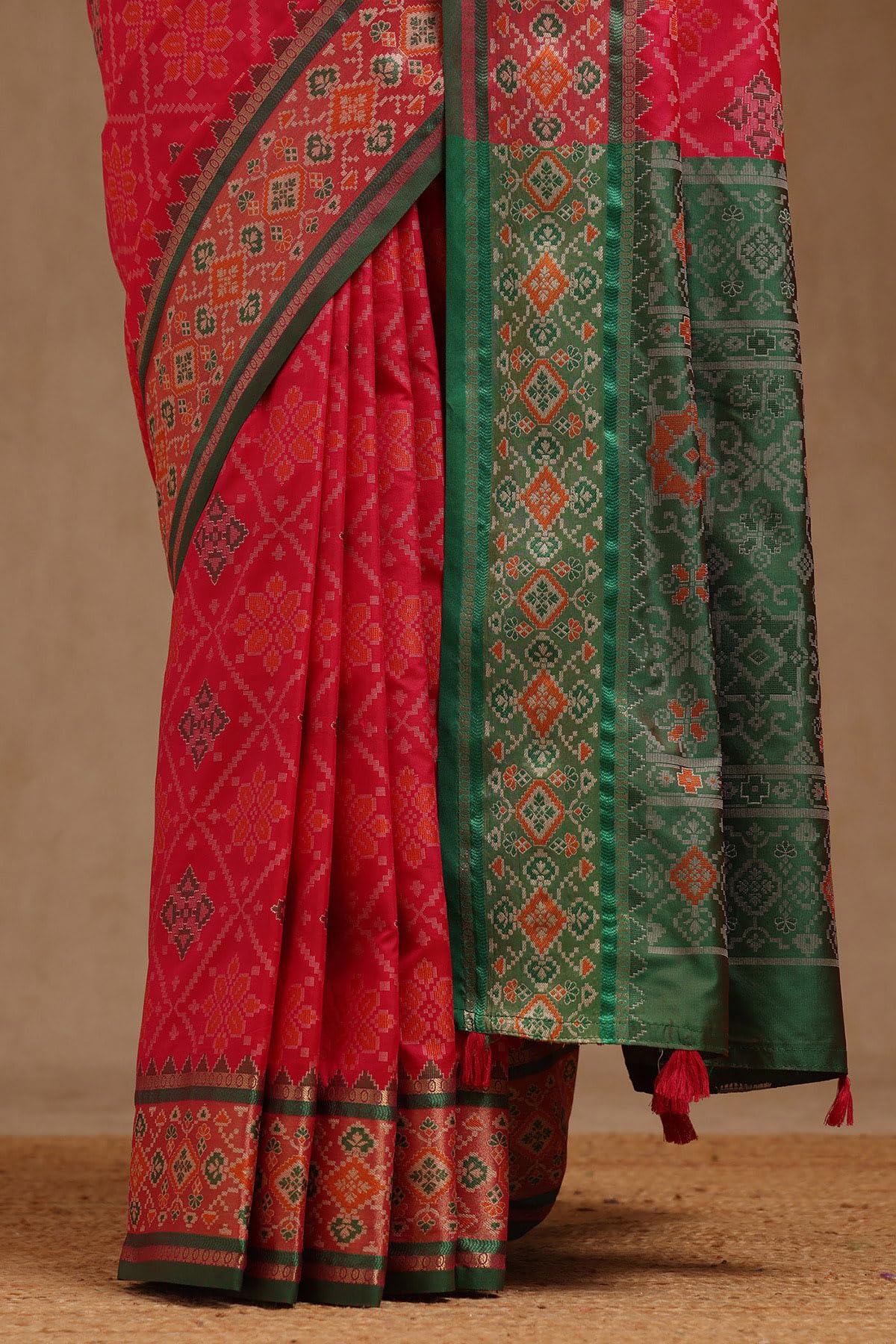 Soch Womens Fuchsia Silk Blend Woven Design Saree With Thread Work