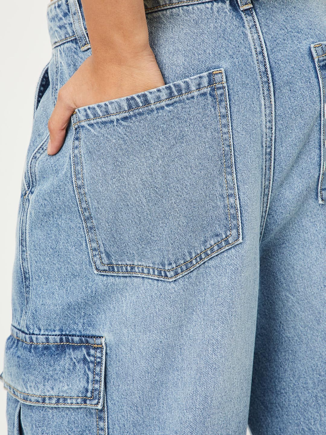 Max Women Lightwashed Cargo Jeans (Blue_32)