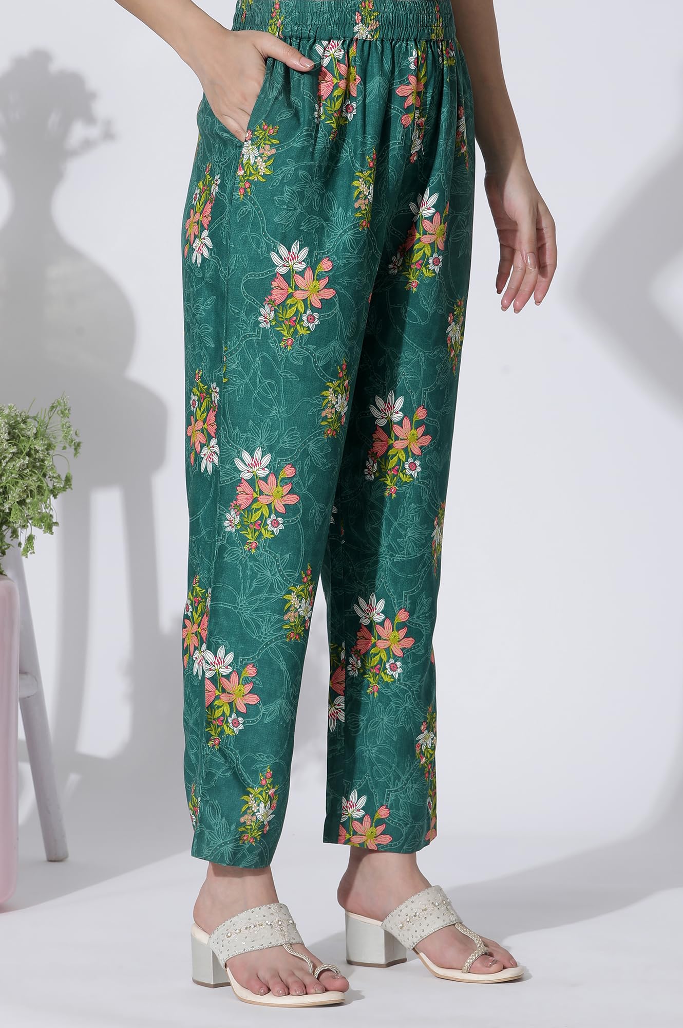 W for Woman Emerald Green Panelled Embroidered Kurta, Pants and Printed Chanderi Dupatta_24AUWS11400-221953_XL