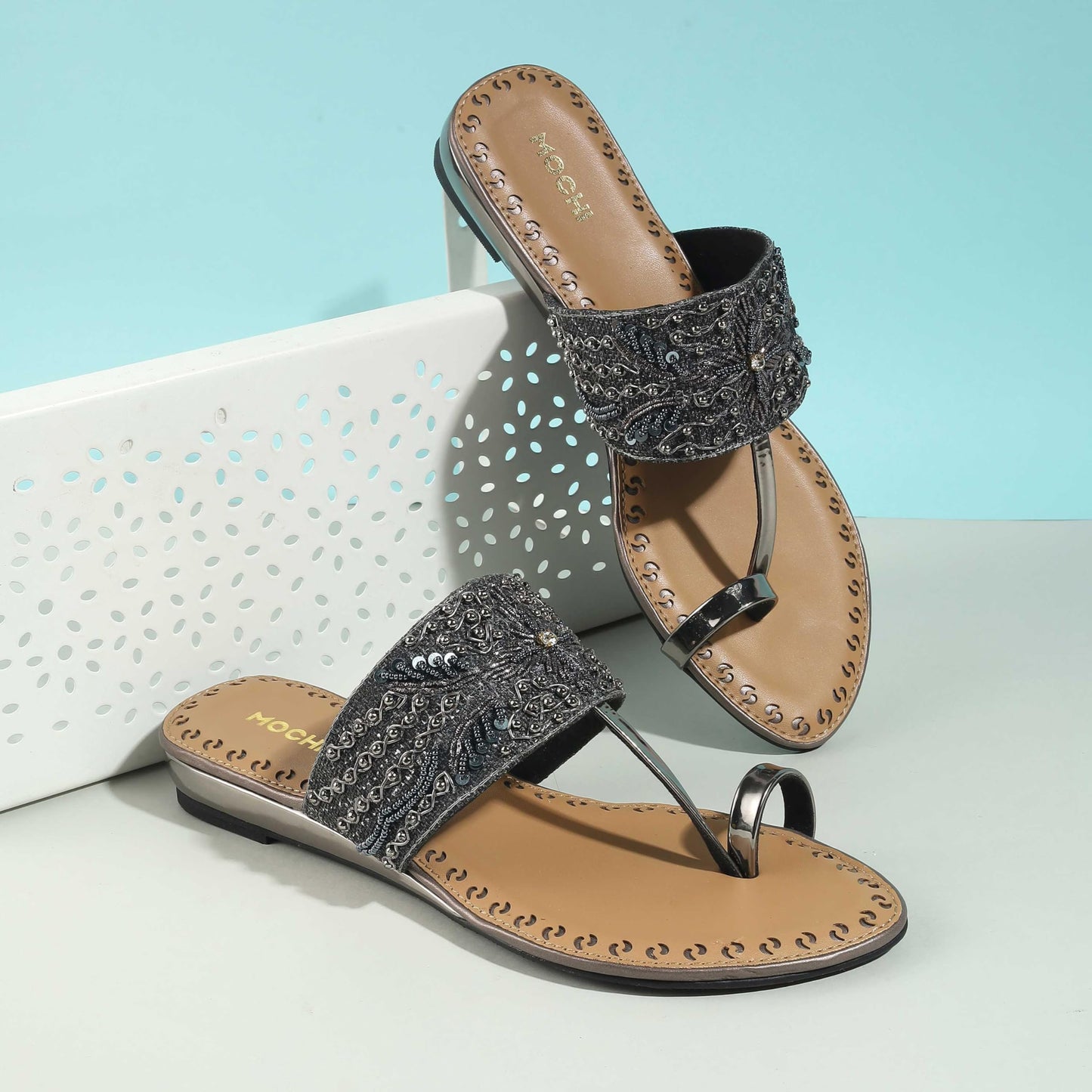 Mochi Women Gold Chappals UK/8 EU/41(35-2114)