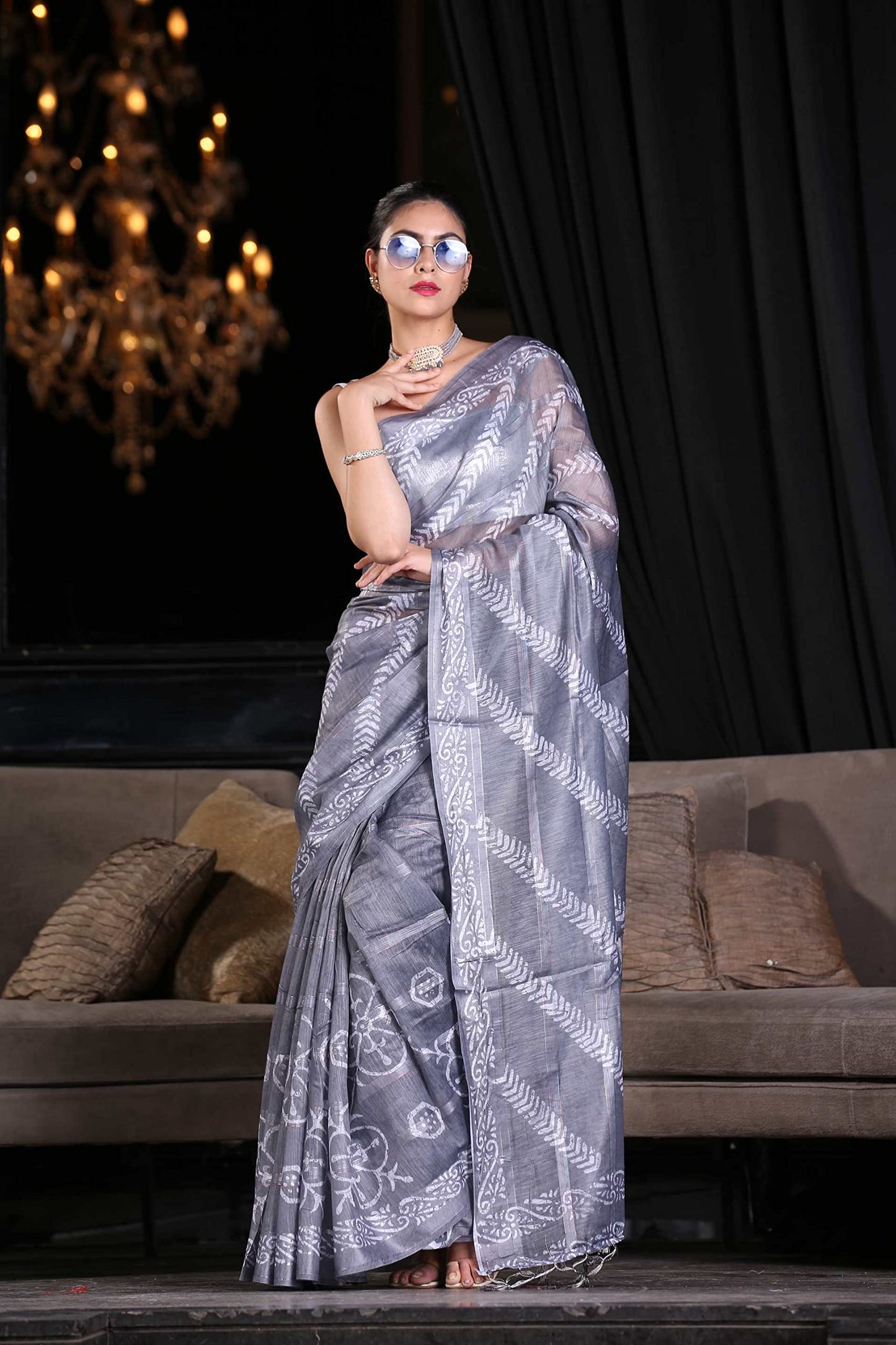 KARAGIRI Womens Digital Print Viscose Grey Saree With Blouse Piece