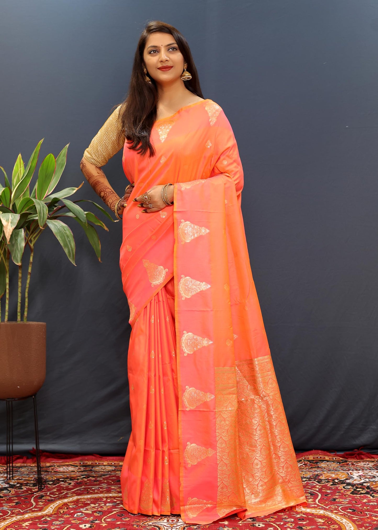 AMIRAT Women's Soft Banarasi Silk Saree with Unstitched Blouse Piece Floral Pattern Jacquard Woven Weave Type and Zari Work