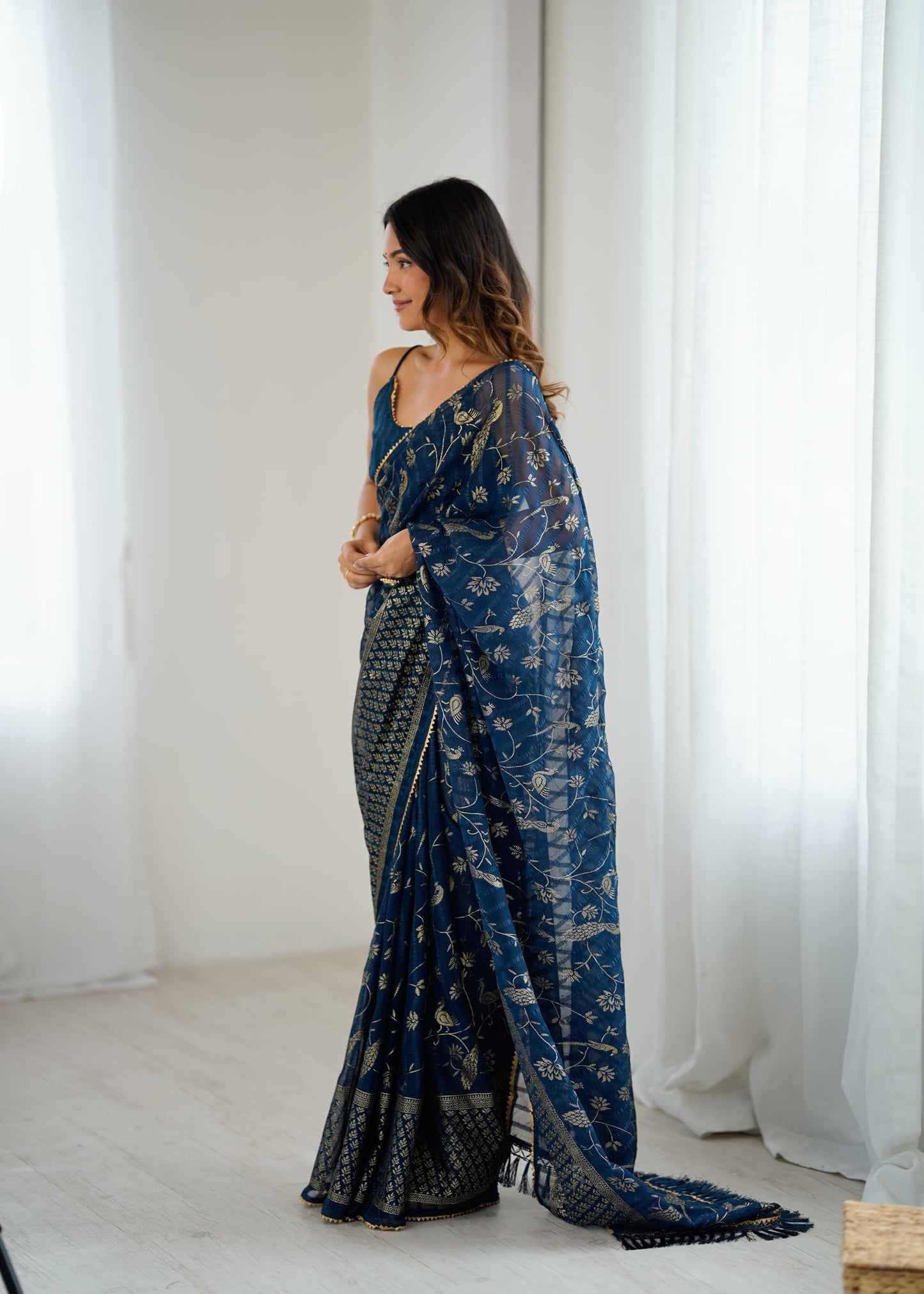 Ekasya Women Georgette Navy Blue Floral Pattern Printed Work Saree With Unstitched Blouse (E5677_5)