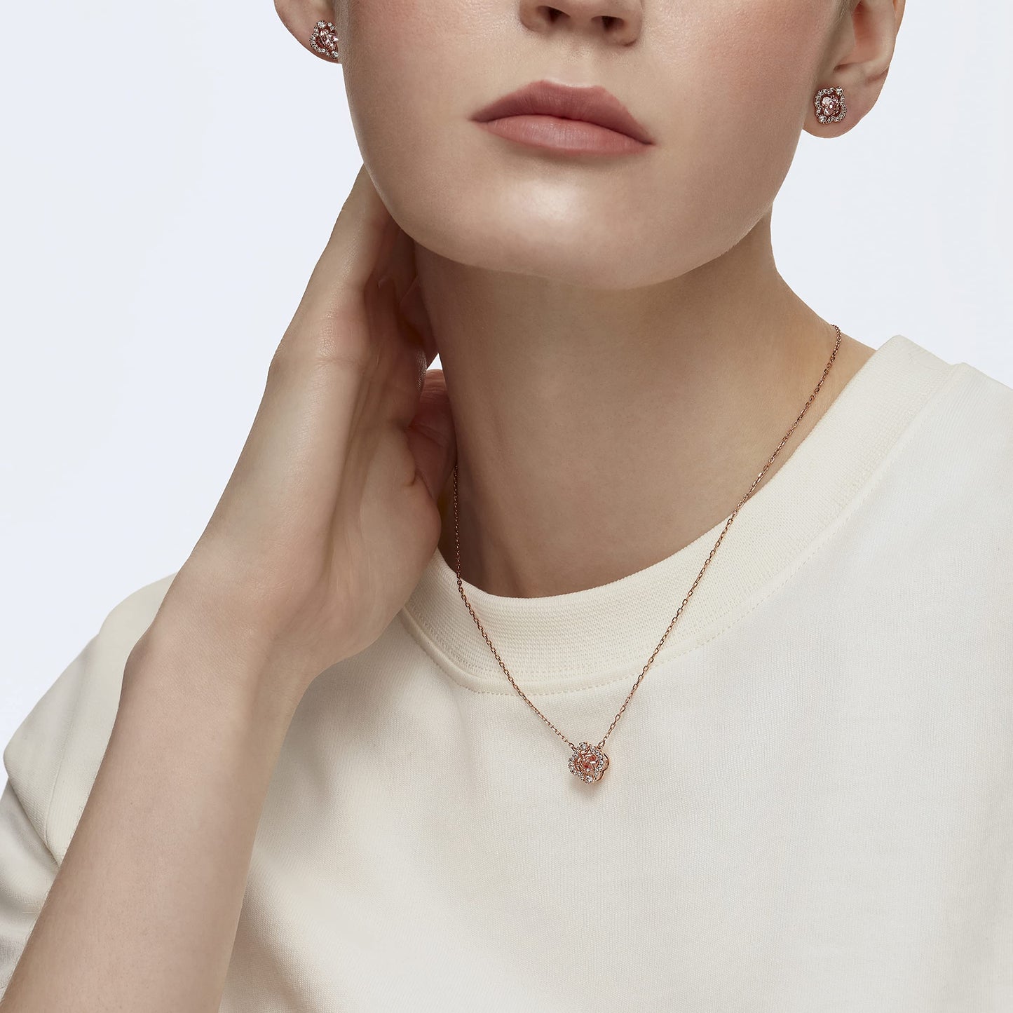 SWAROVSKI Women's Una Necklace And Earrings Set, Mixed Cuts, Clover, Pink, Rose Gold-Tone Plated