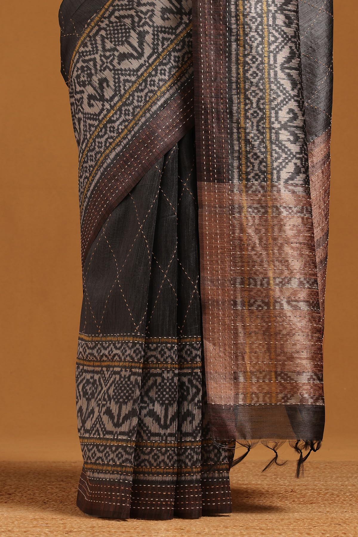Soch Womens Grey Tussar Geometric Saree With Kantha Embroidery