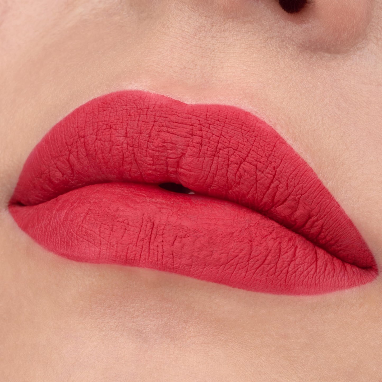 essence 8H Matte Liquid Lipstick - 07 Classic Red (2.5 ml)