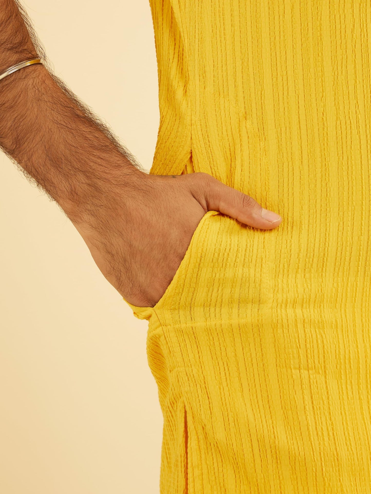 Manyavar Men's Spandex Self Design Kurta (Mustard,XL)