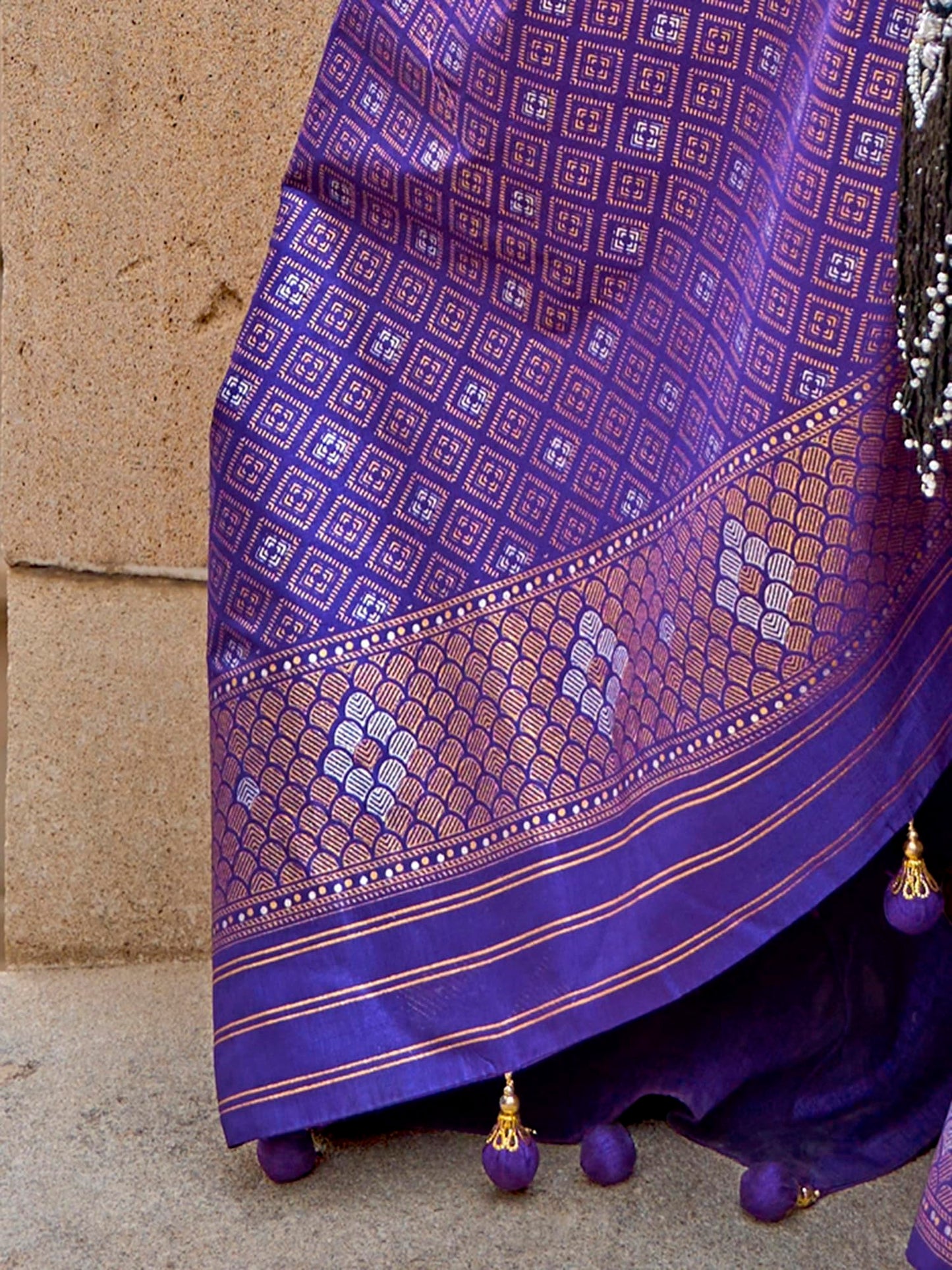 SAREE MALL Women's Woven Design Geometric Print Silk Blend Saree with Unstitched Blouse Piece (Violet_FLORENCE972_RW)