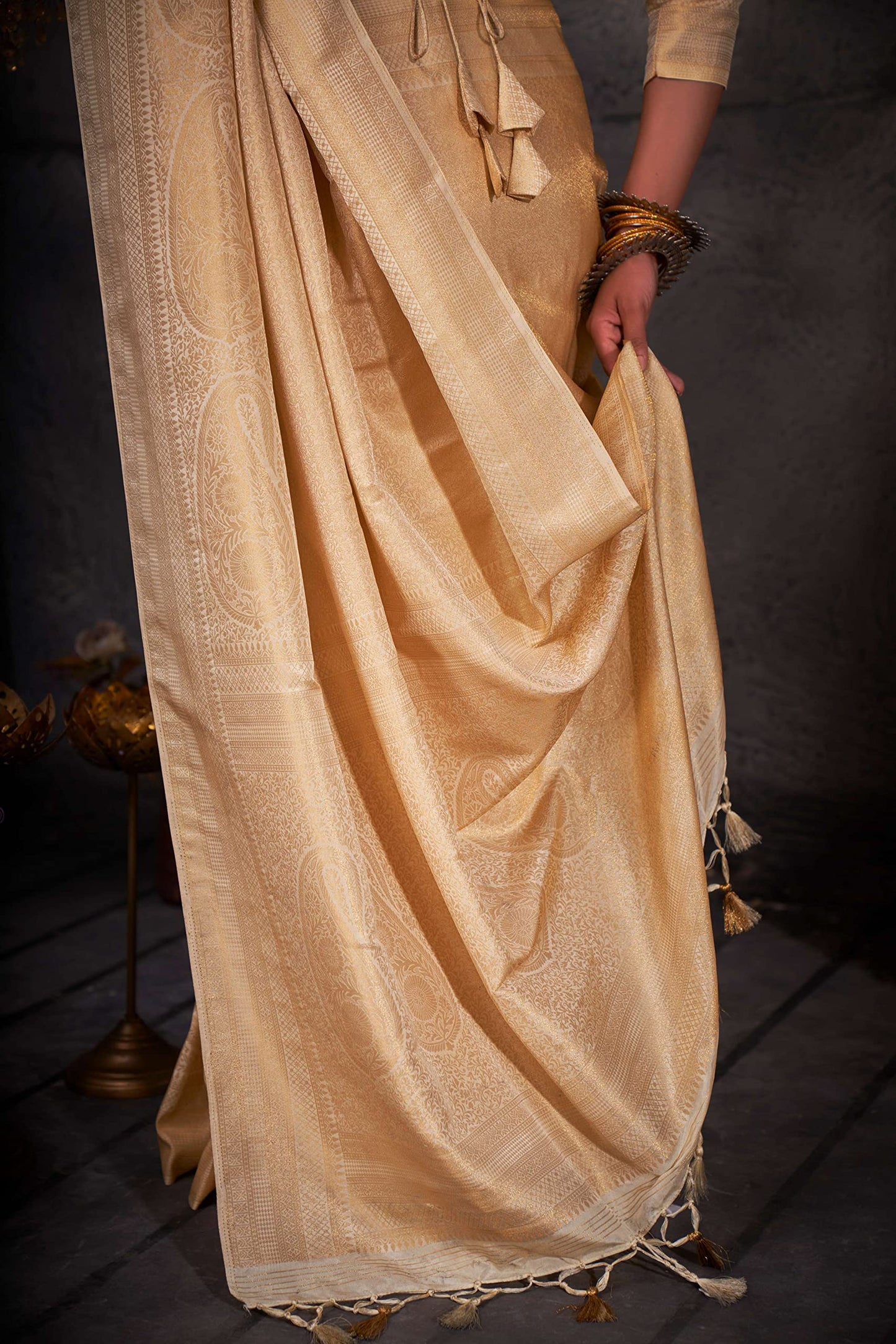 Vardha Women's Kanchipuram Art Silk Saree with Unstitched Blouse Piece - Gold Zari Woven Work Sarees for Wedding (Aashni Silk_521)