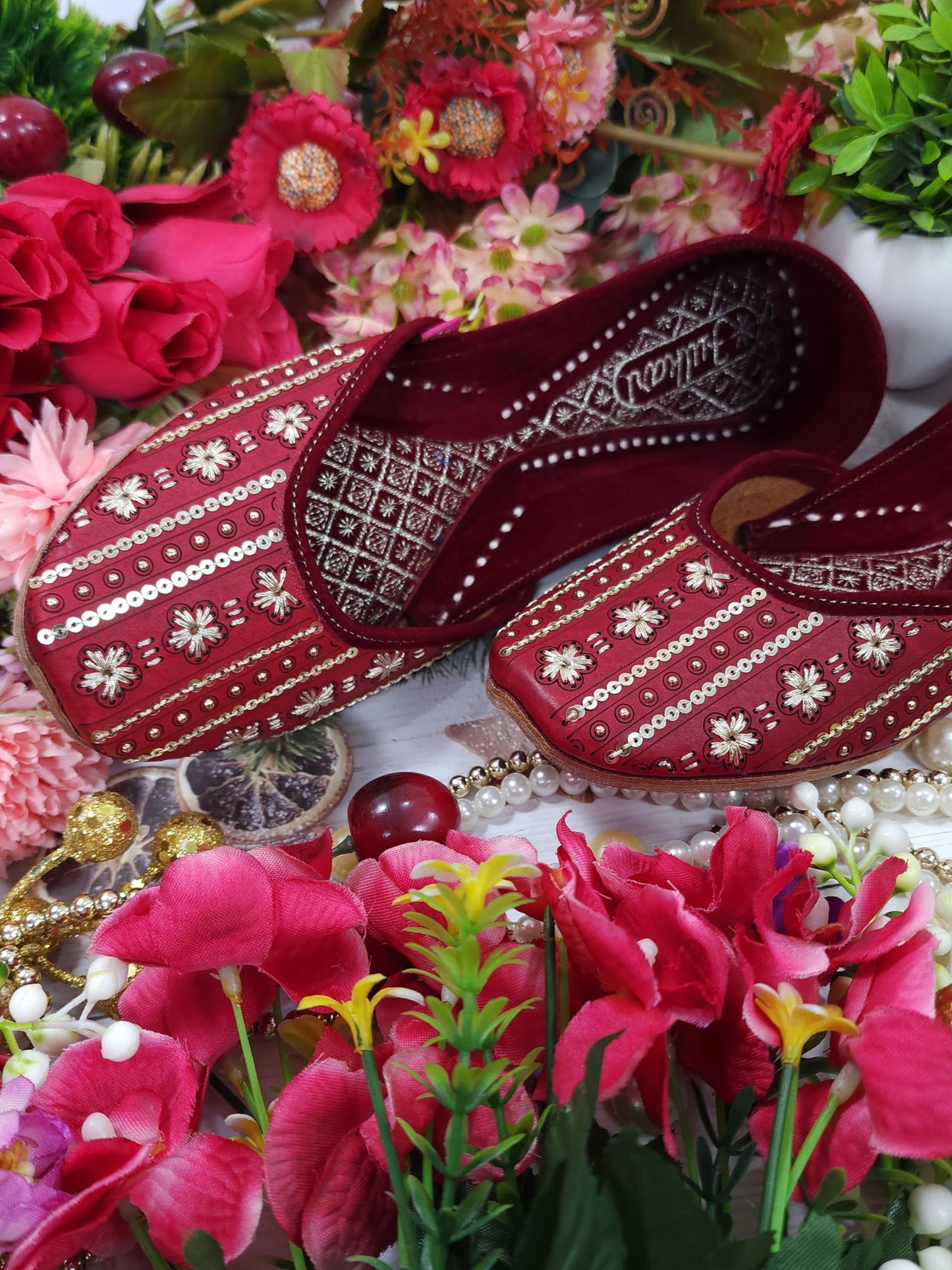 Fulkari Women Twinkle Gold Casual Genuine Soft Leather Jutis | Bite and Pinch Free Juttis | Punjabi Jutti | Girl's Office Flat Ladies Mojari | dailywear Ethnic Juti |