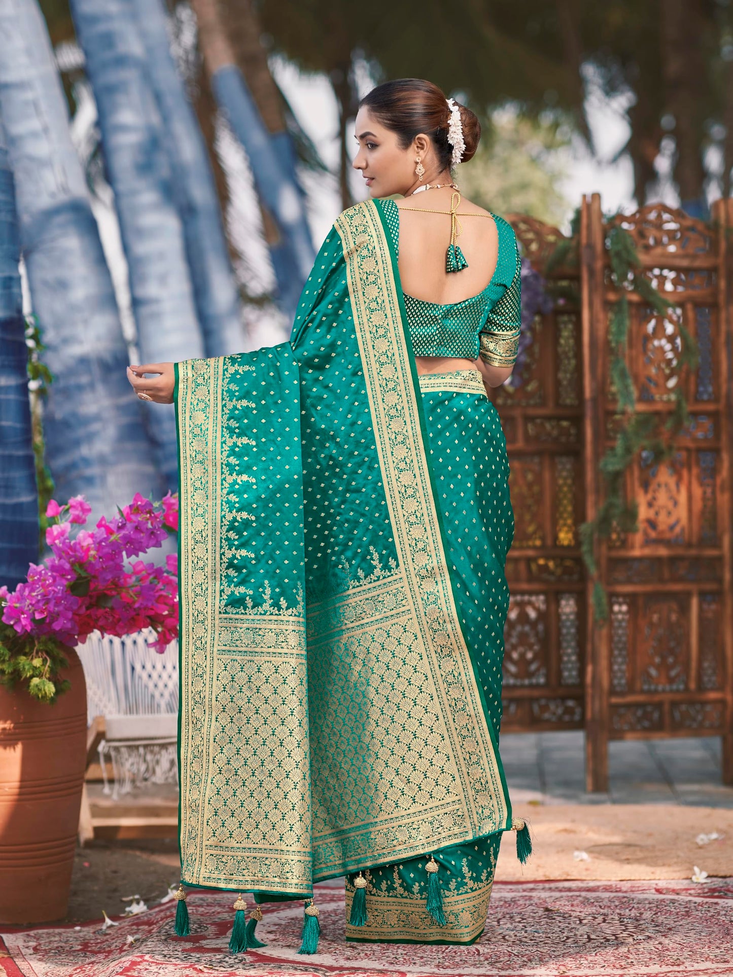 MANOHARI Women's Most Trendy Banarasi Satin Silk Woven Green Saree With Heavy Jacquard Work Saree With Blouse Piece_MN1995