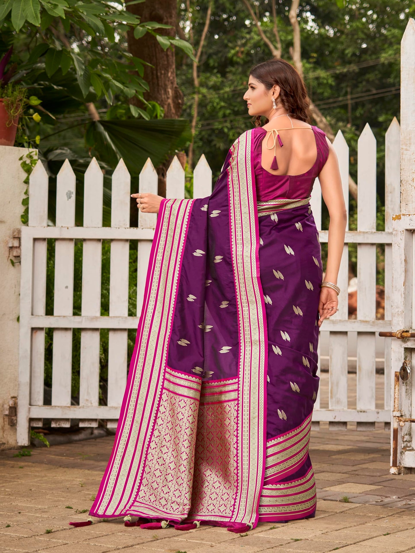 MANOHARI Women's Most Trendy Banarasi Satin Silk Woven Magenta Flower Pattern Saree With Heavy Jacquard Work Saree With Blouse Piece_MN2037