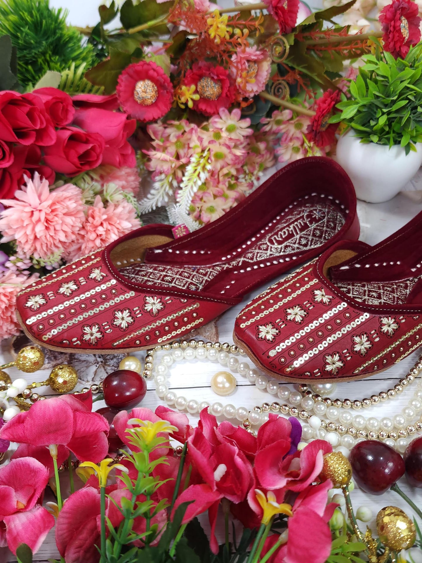 Fulkari Women Twinkle Gold Casual Genuine Soft Leather Jutis | Bite and Pinch Free Juttis | Punjabi Jutti | Girl's Office Flat Ladies Mojari | dailywear Ethnic Juti |