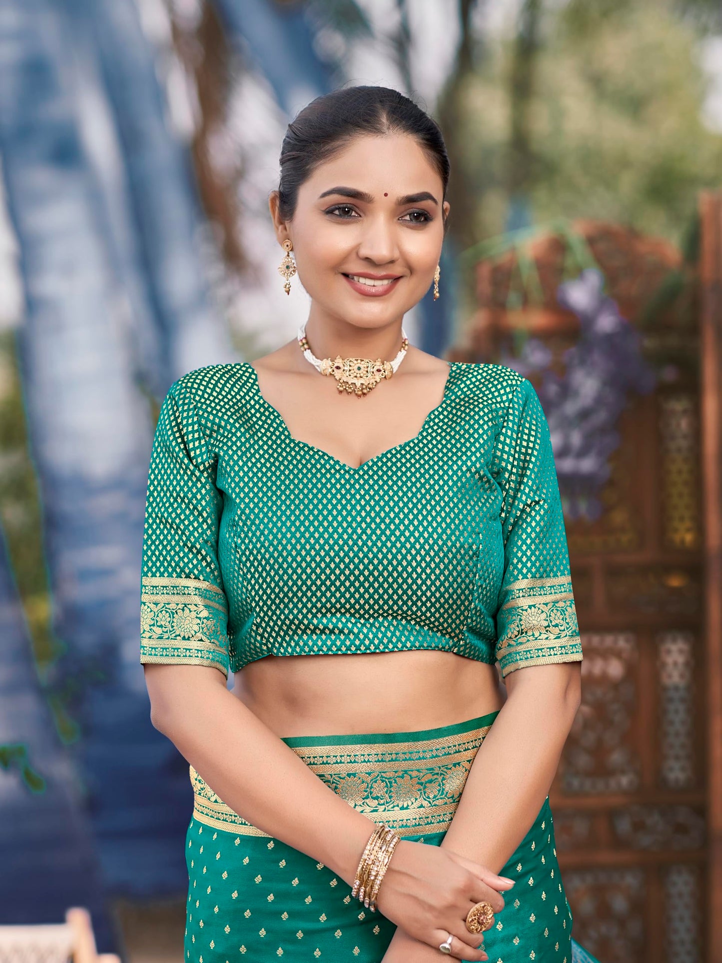 MANOHARI Women's Most Trendy Banarasi Satin Silk Woven Green Saree With Heavy Jacquard Work Saree With Blouse Piece_MN1995