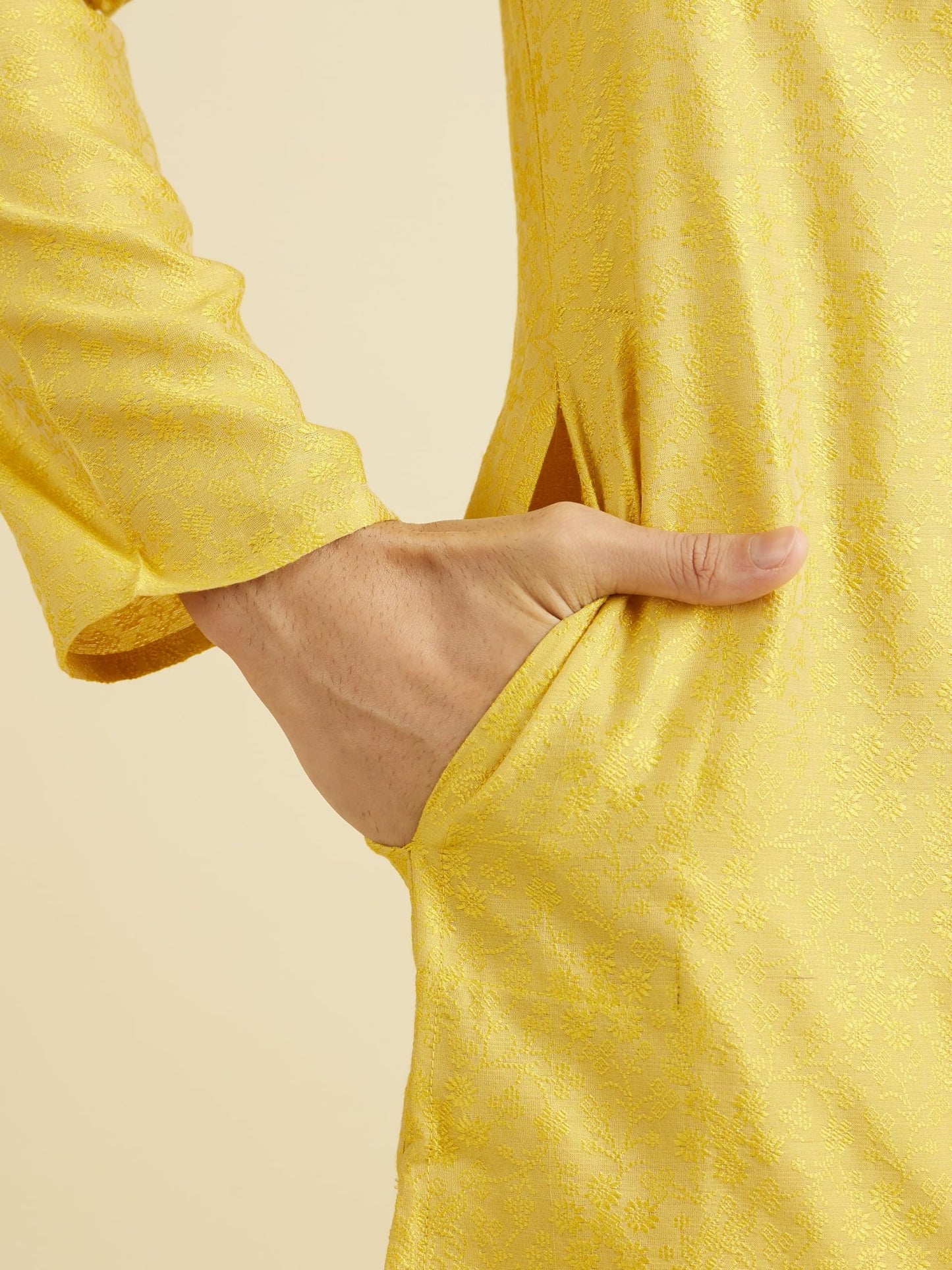 Manyavar Men's Viscose Blend Self Design Kurta Pyjama Set (2pcs)