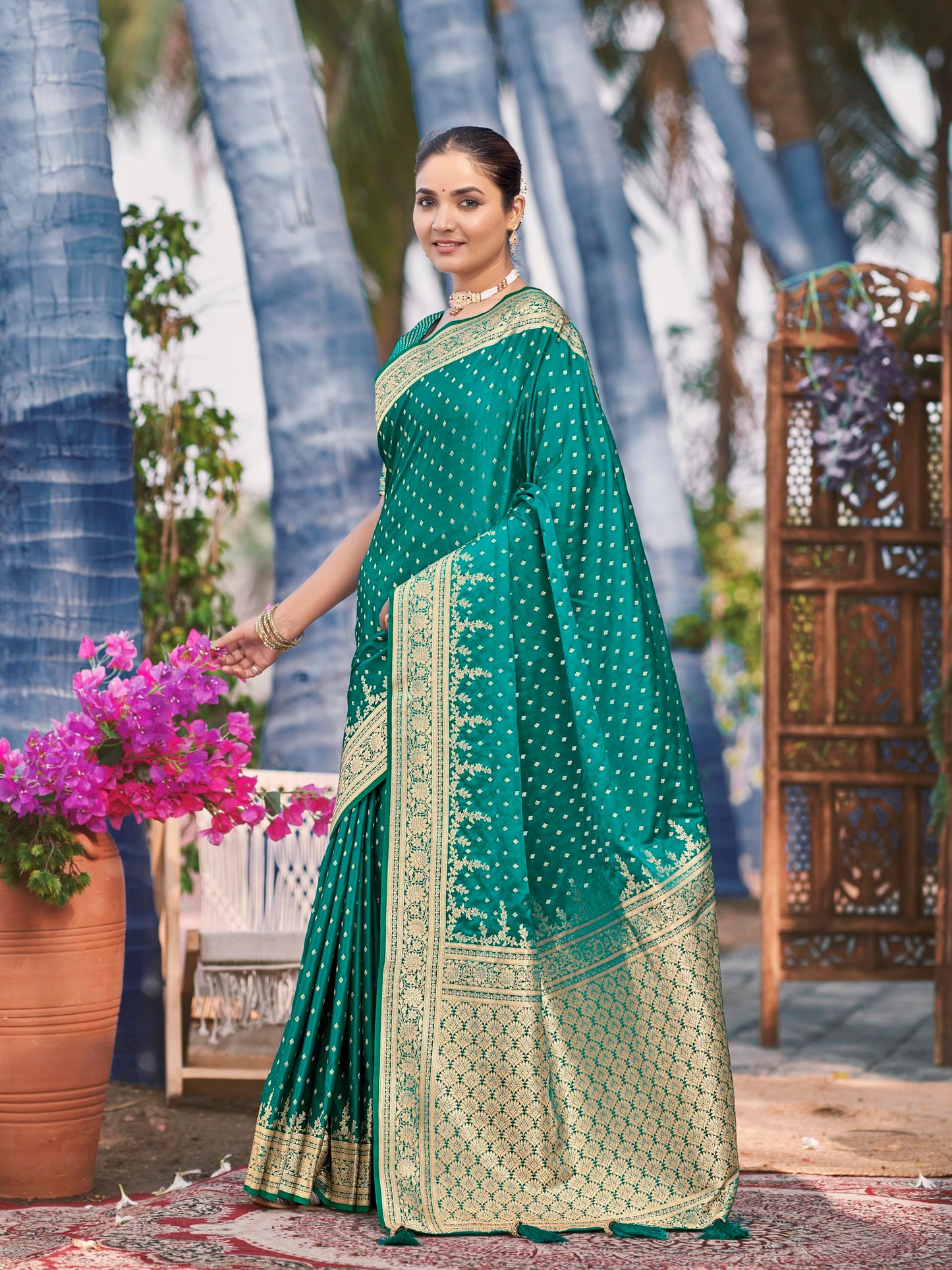 MANOHARI Women's Most Trendy Banarasi Satin Silk Woven Green Saree With Heavy Jacquard Work Saree With Blouse Piece_MN1995