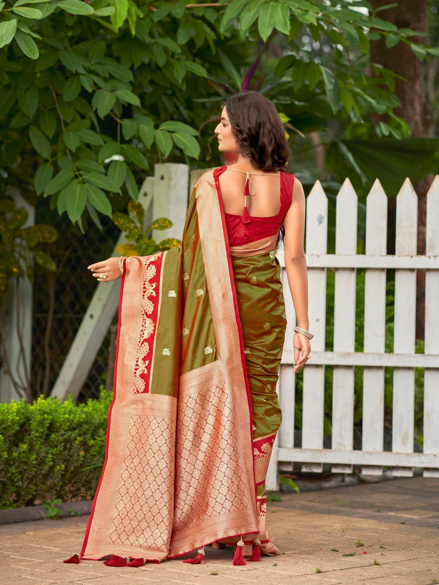 MANOHARI Women's Most Trendy Banarasi Satin Silk Woven Olive Green Animal Design Pattern Pattern Saree With Heavy Jacquard Work Saree With Blouse Piece_MN2037