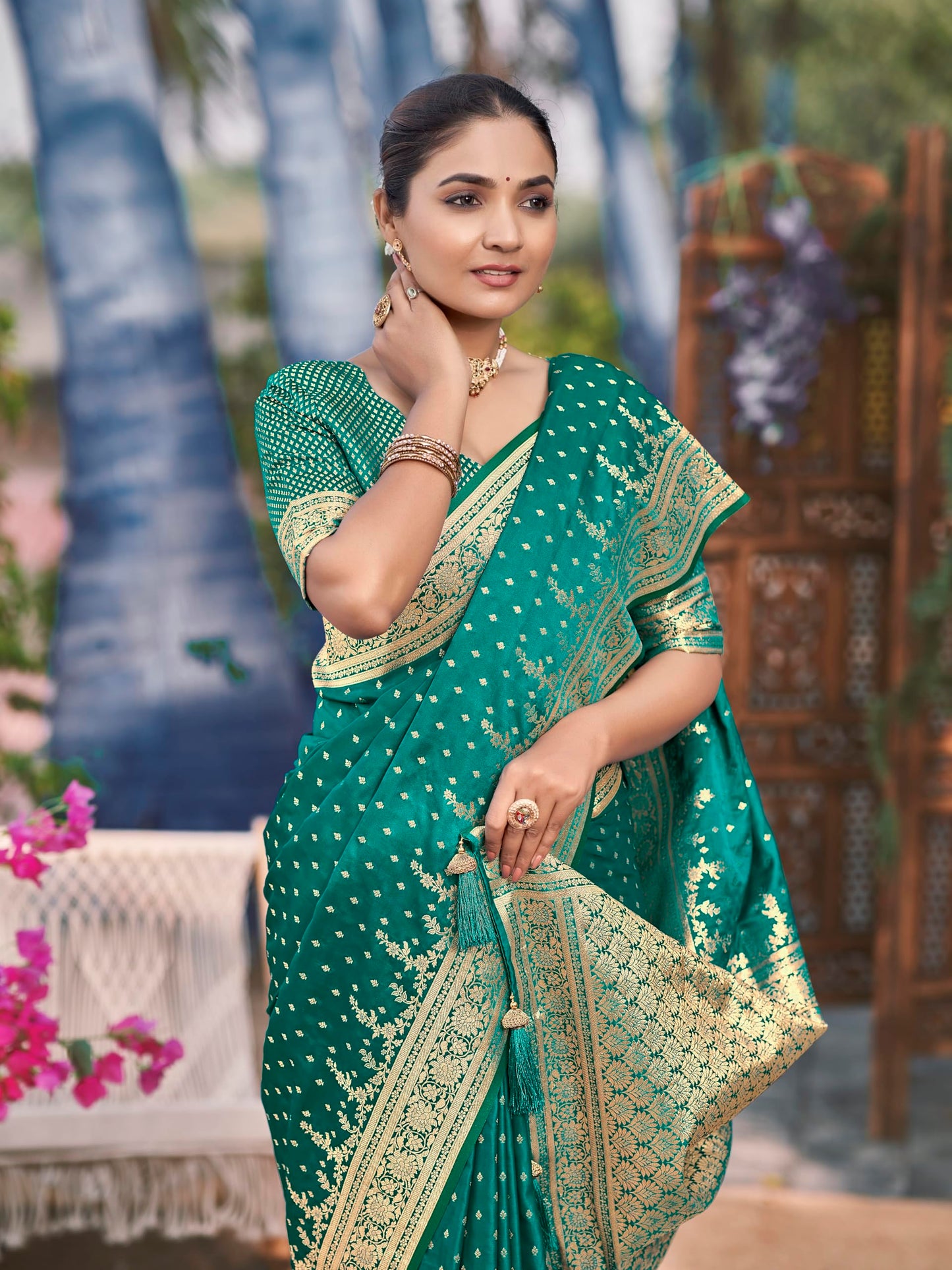 MANOHARI Women's Most Trendy Banarasi Satin Silk Woven Green Saree With Heavy Jacquard Work Saree With Blouse Piece_MN1995