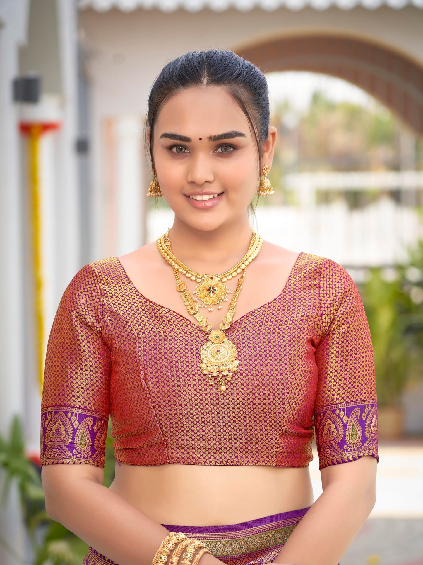 MANOHARI Women's Most Trendy Banarasi Woven Purple Saree With Heavy Jacquard Work Saree With Blouse Piece