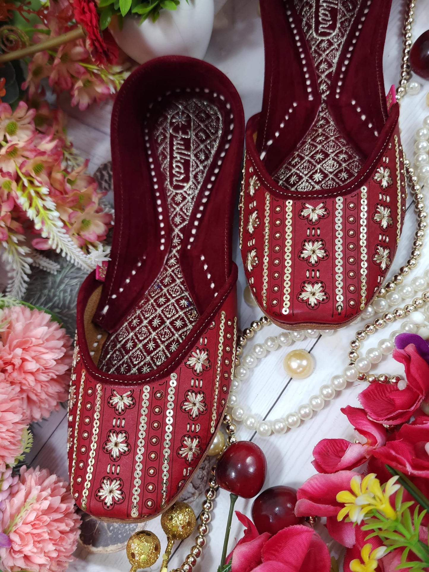 Fulkari Women Twinkle Gold Casual Genuine Soft Leather Jutis | Bite and Pinch Free Juttis | Punjabi Jutti | Girl's Office Flat Ladies Mojari | dailywear Ethnic Juti |