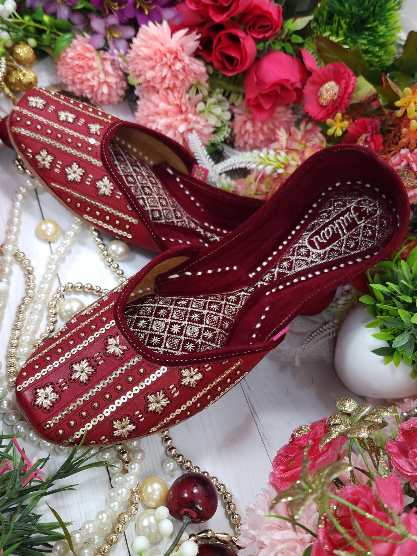 Fulkari Women Twinkle Gold Casual Genuine Soft Leather Jutis | Bite and Pinch Free Juttis | Punjabi Jutti | Girl's Office Flat Ladies Mojari | dailywear Ethnic Juti |