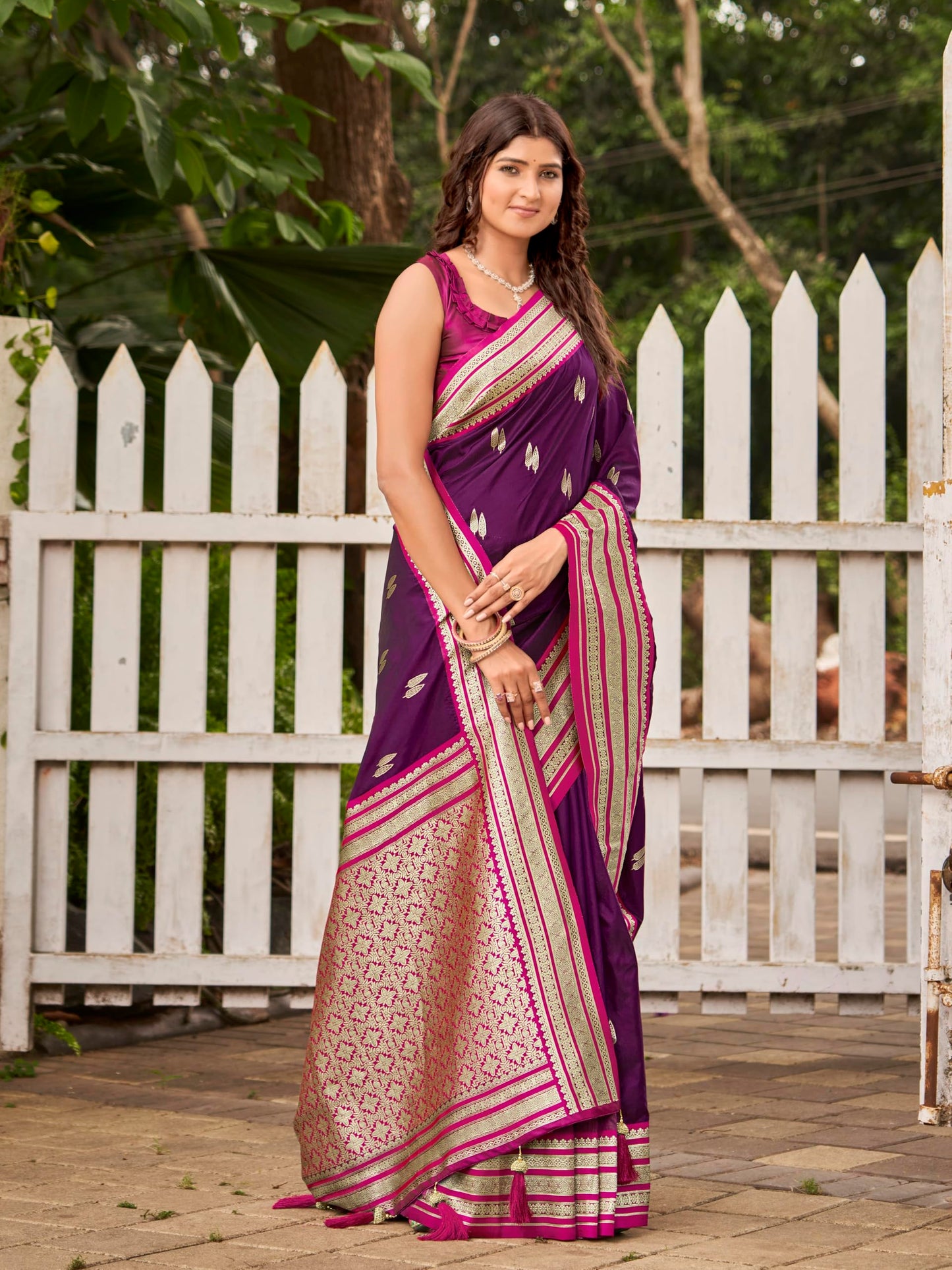 MANOHARI Women's Most Trendy Banarasi Satin Silk Woven Magenta Flower Pattern Saree With Heavy Jacquard Work Saree With Blouse Piece_MN2037