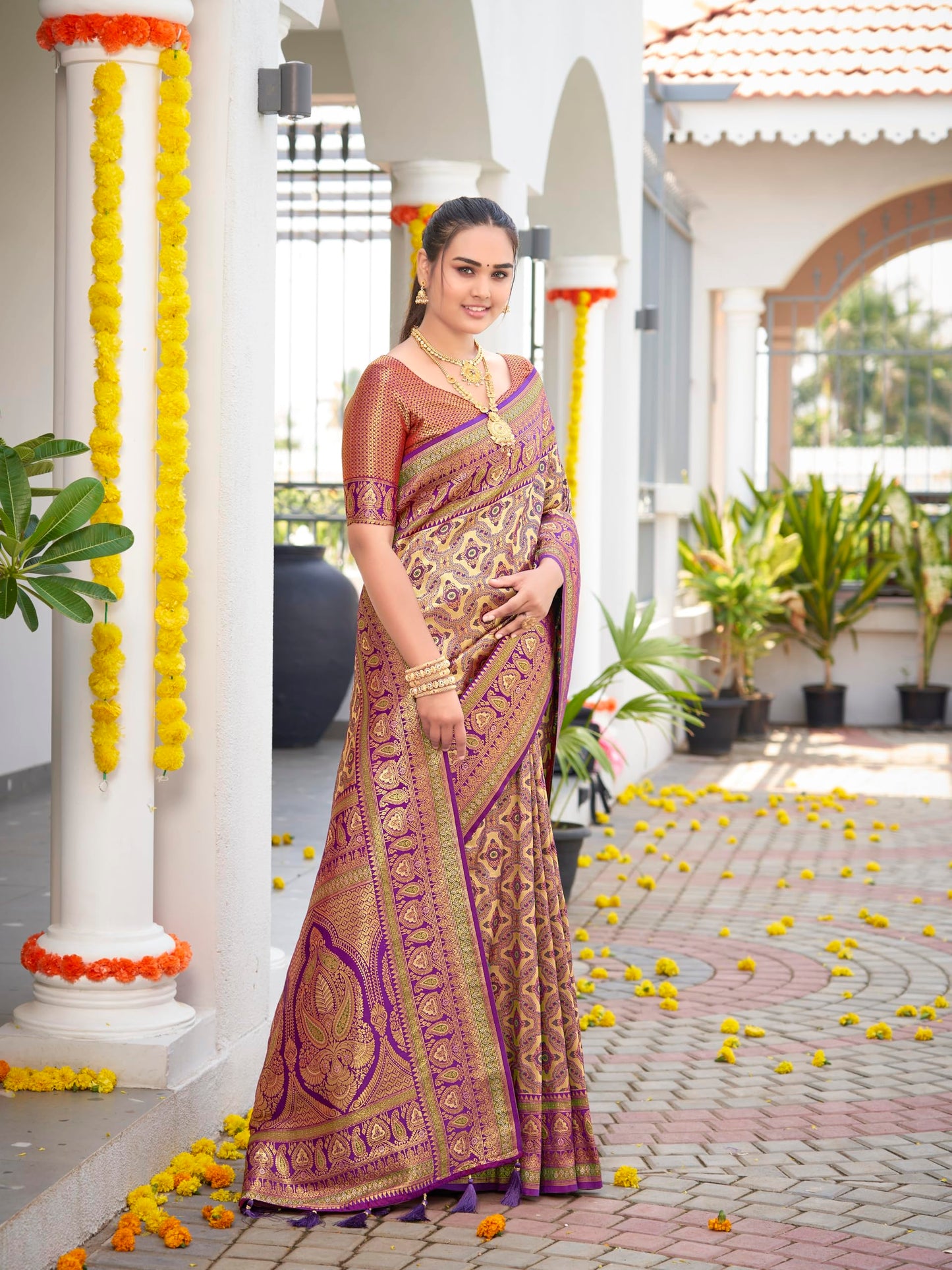 MANOHARI Women's Most Trendy Banarasi Woven Purple Saree With Heavy Jacquard Work Saree With Blouse Piece