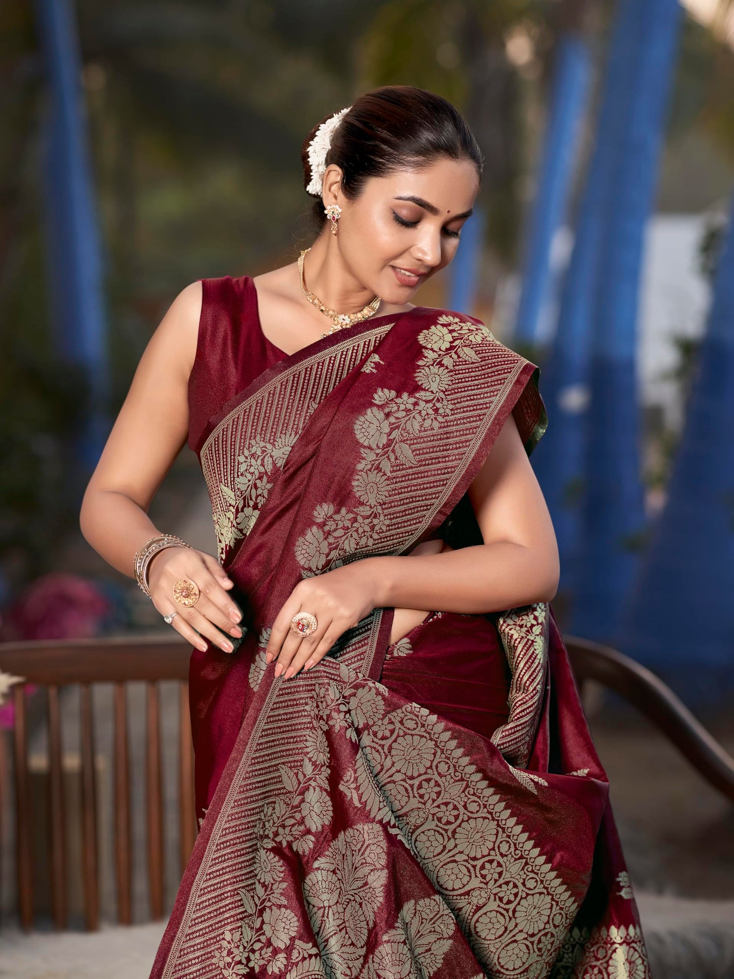 MANOHARI Women's Most Trendy Banarasi Woven Maroon Saree With Heavy Jacquard Work Saree With Blouse Piece