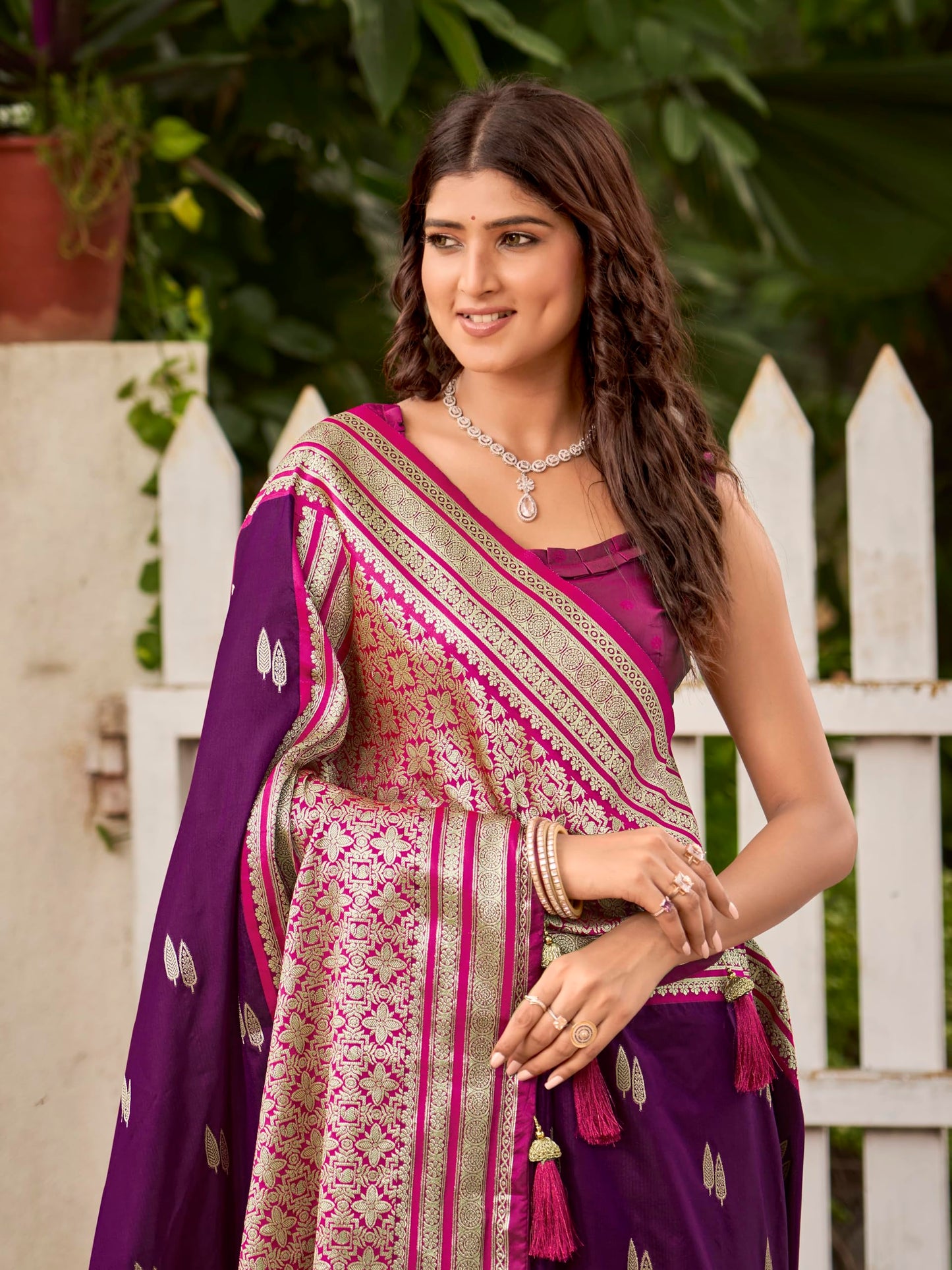 MANOHARI Women's Most Trendy Banarasi Satin Silk Woven Magenta Flower Pattern Saree With Heavy Jacquard Work Saree With Blouse Piece_MN2037