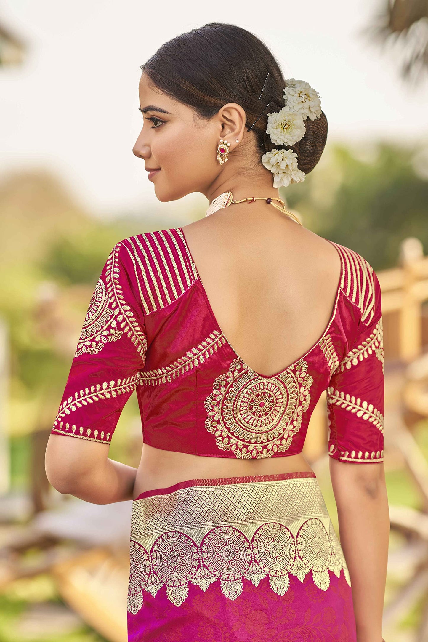 MANOHARI adorable woven pattern Banarasi Silk saree for women with Blouse Piece_MN1748