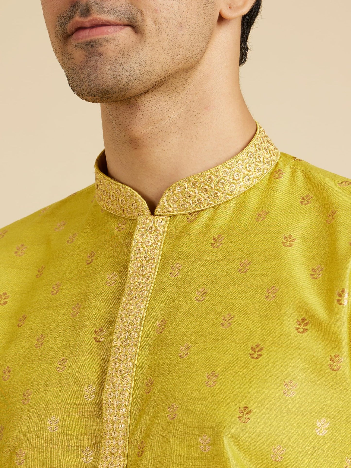 Manyavar Men's Art Silk Neck Embroidered & Foil Prints Kurta Pyjama Set (Green,3XL)